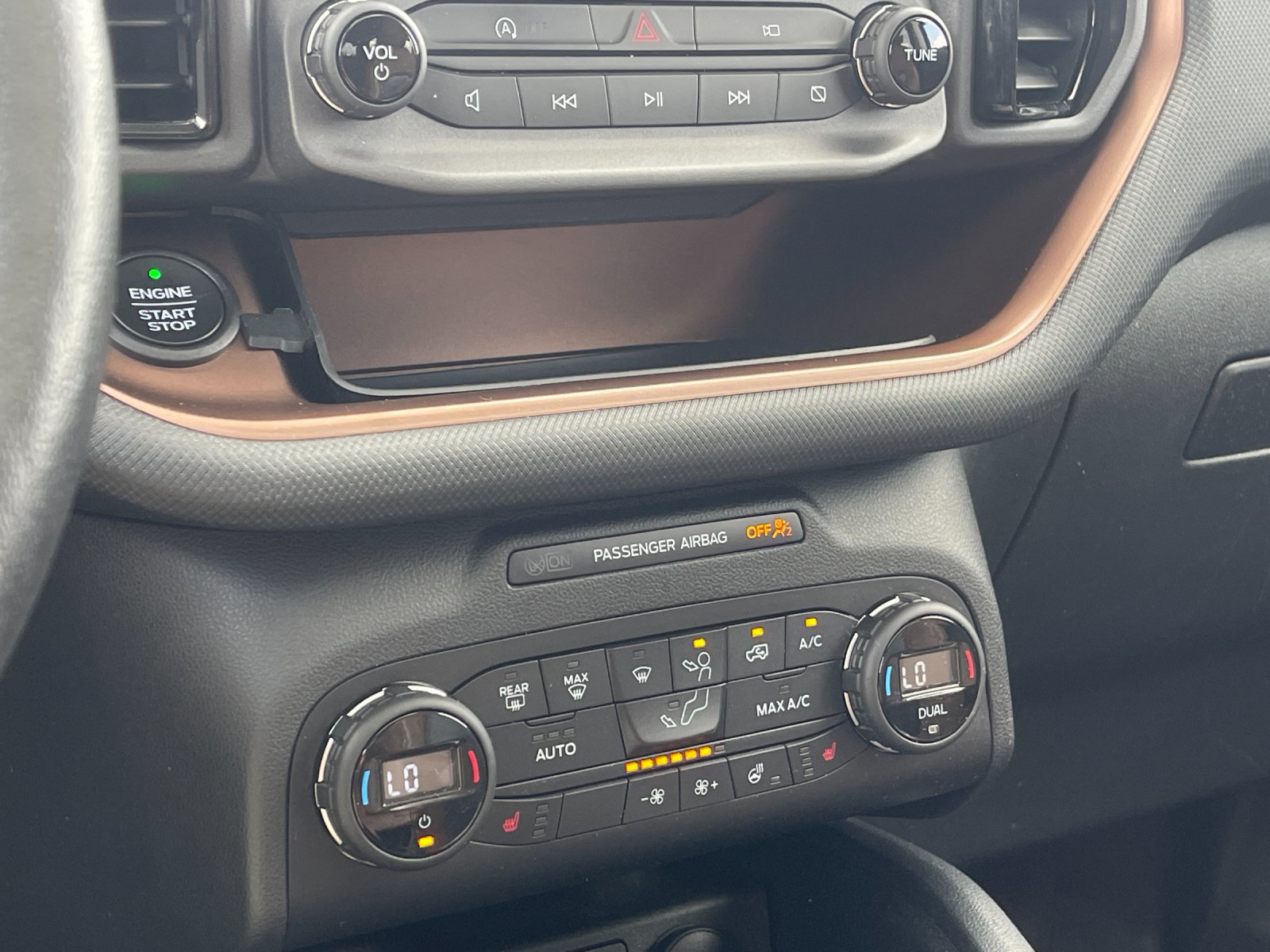 Used 2021 Oxford White Ford Badlands image 24
