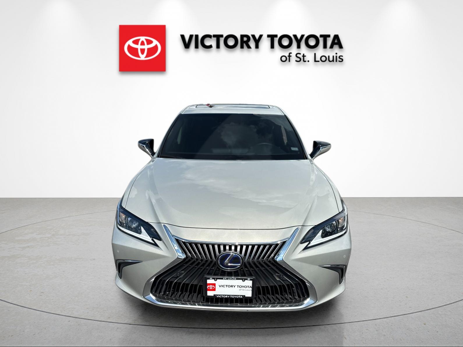 Used 2021 Beige Lexus 300h image 8