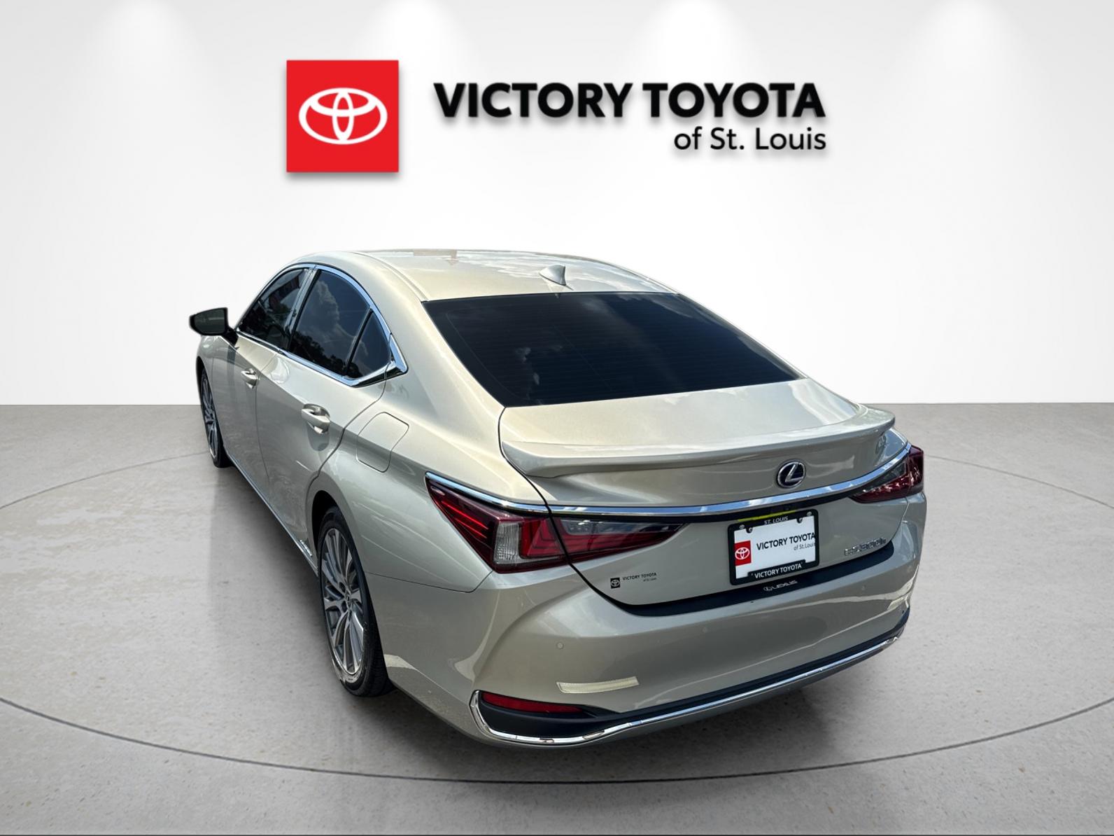 Used 2021 Beige Lexus 300h image 5