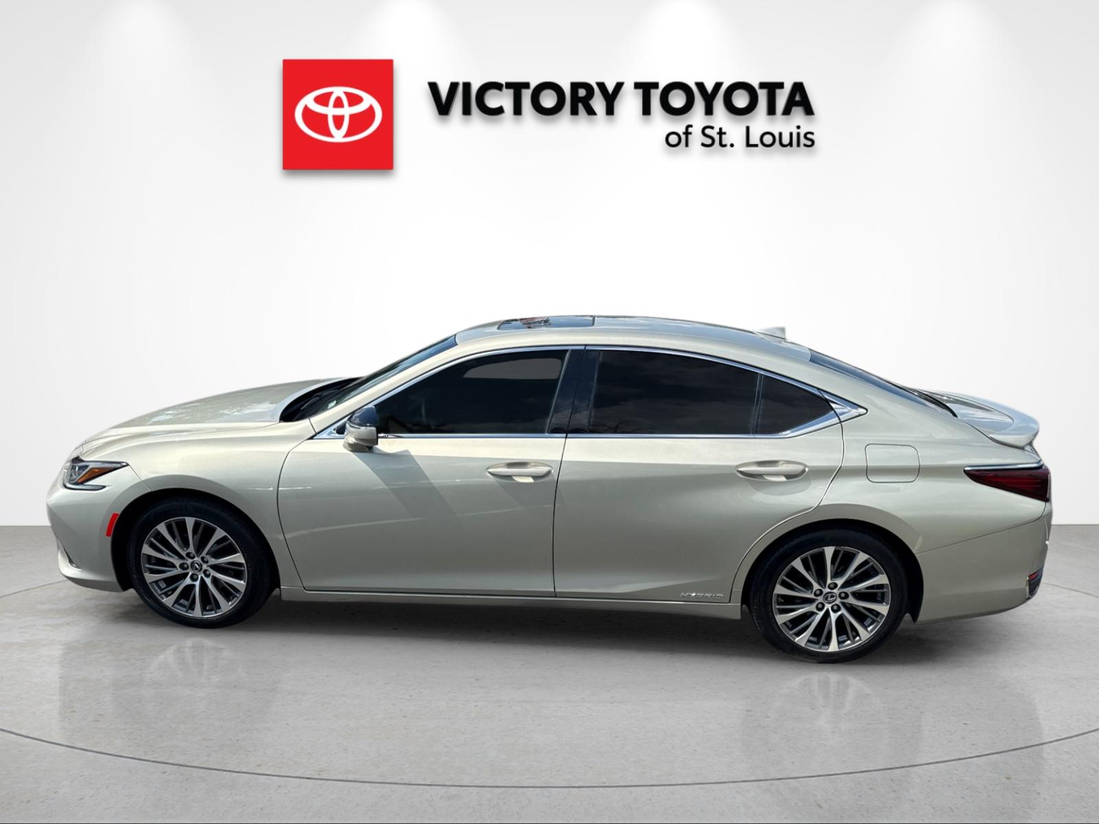 Used 2021 Beige Lexus 300h image 6