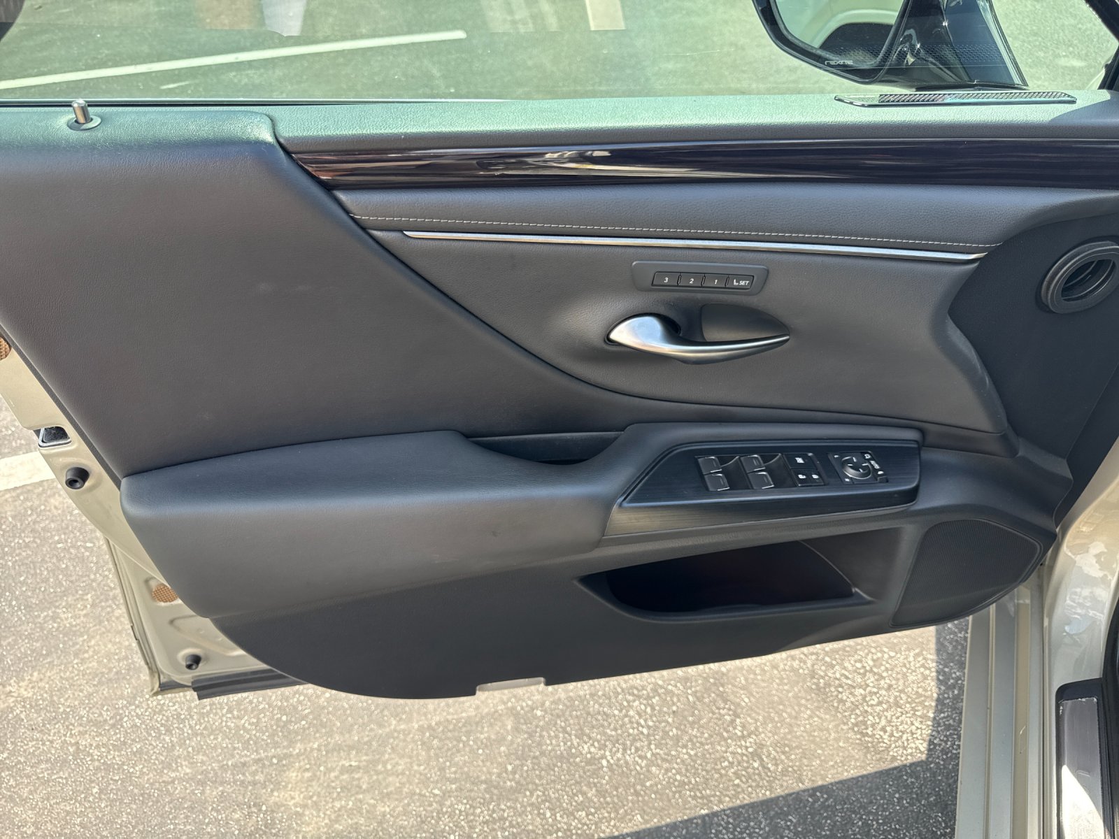 Used 2021 Beige Lexus 300h image 11