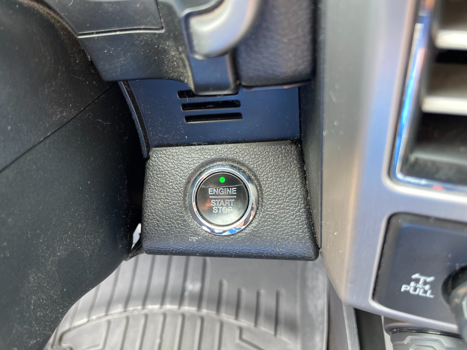 Used 2018 Red Ford Platinum image 25