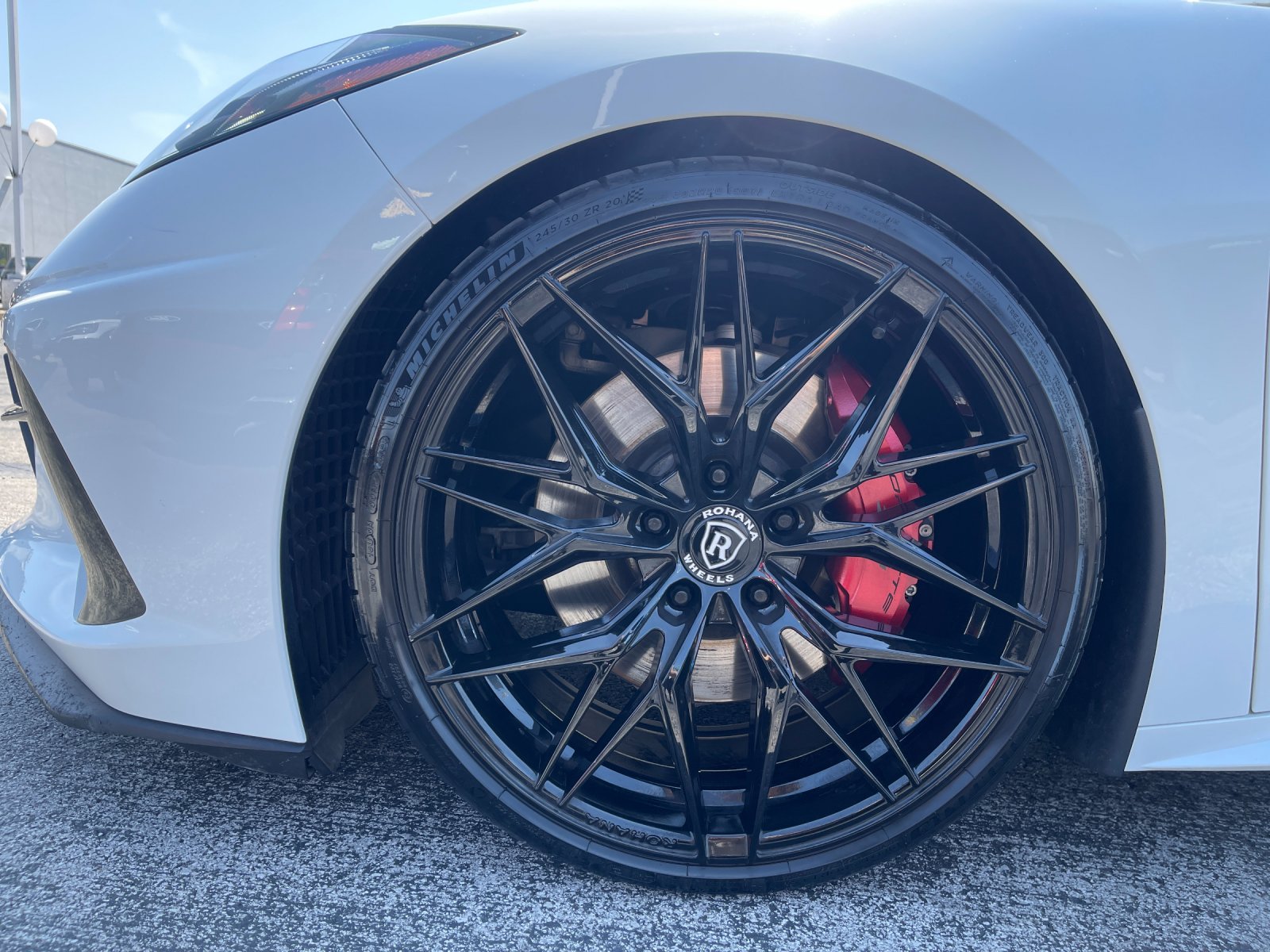 Used 2024 White Chevrolet Stingray image 30