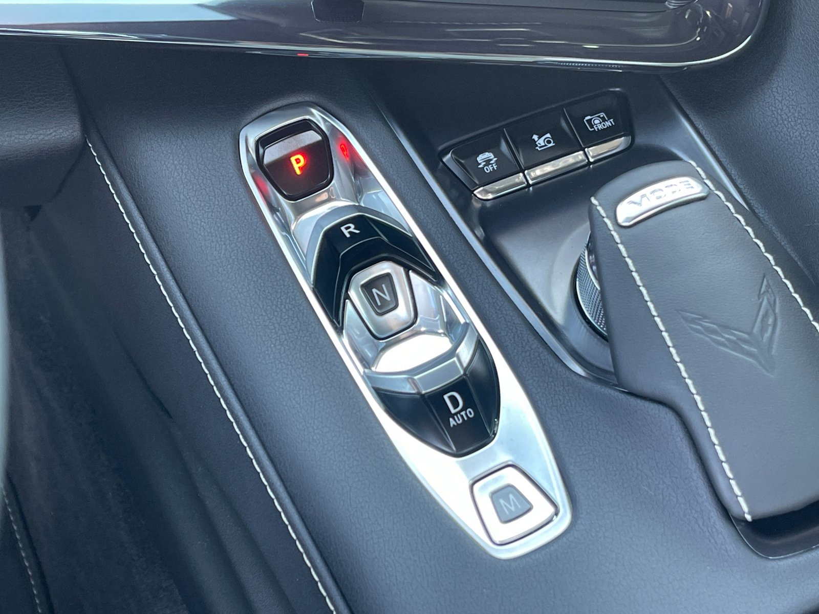 Used 2024 White Chevrolet Stingray image 22