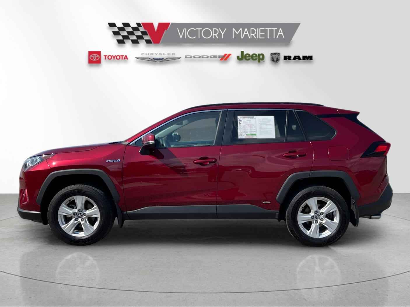 Used 2020 Pearl Toyota XLE image 2