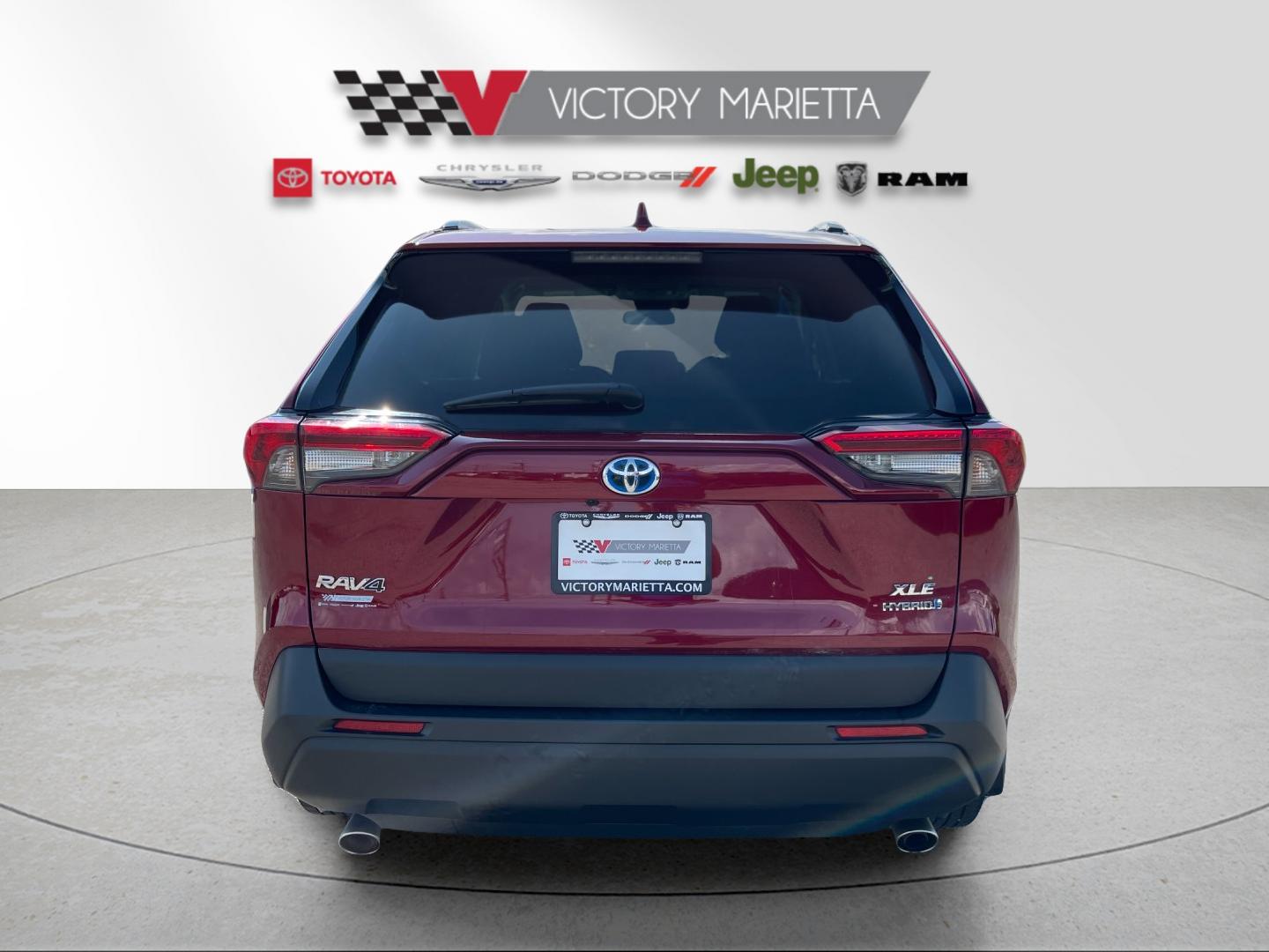 Used 2020 Pearl Toyota XLE image 4