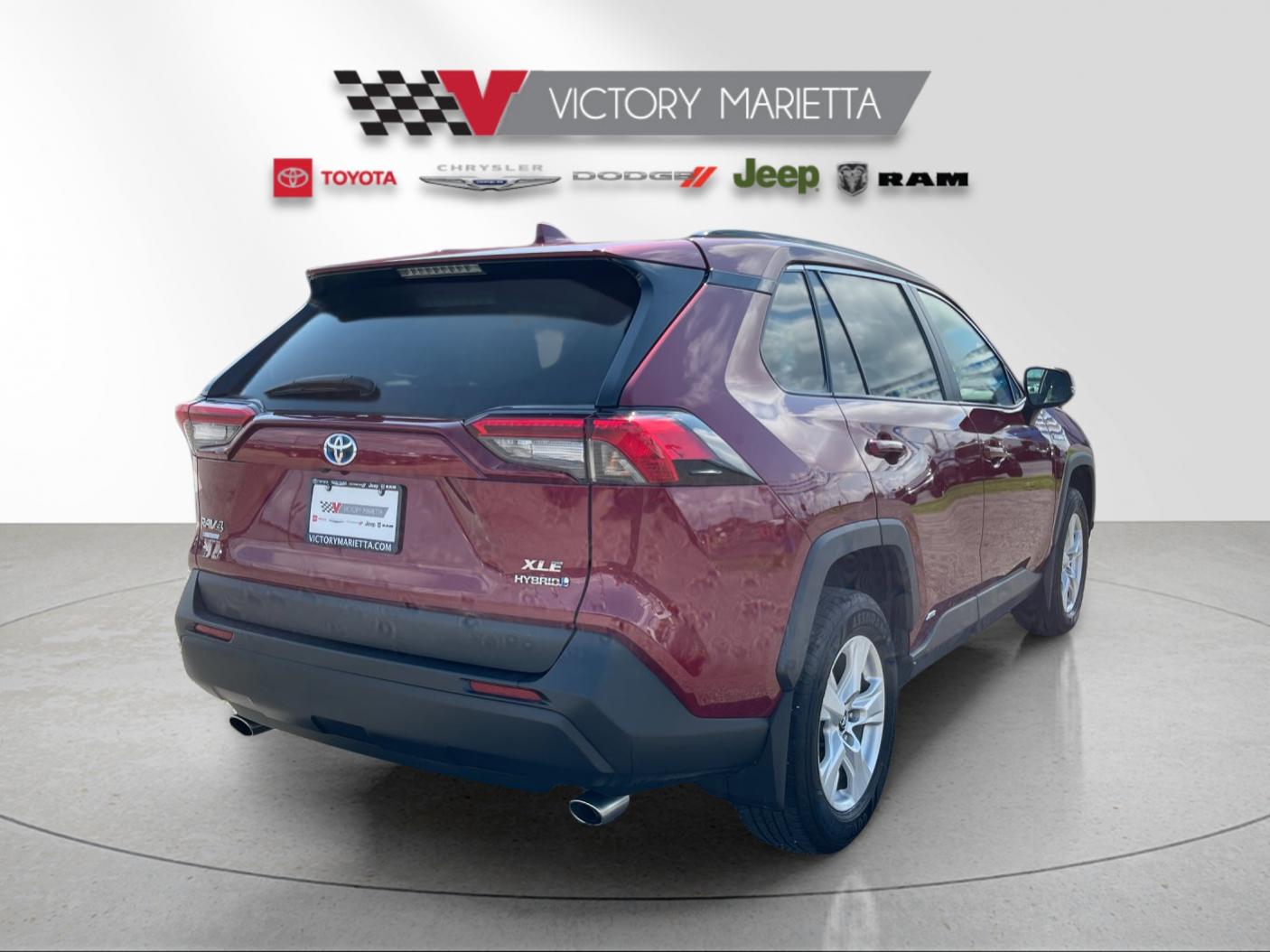 Used 2020 Pearl Toyota XLE image 5