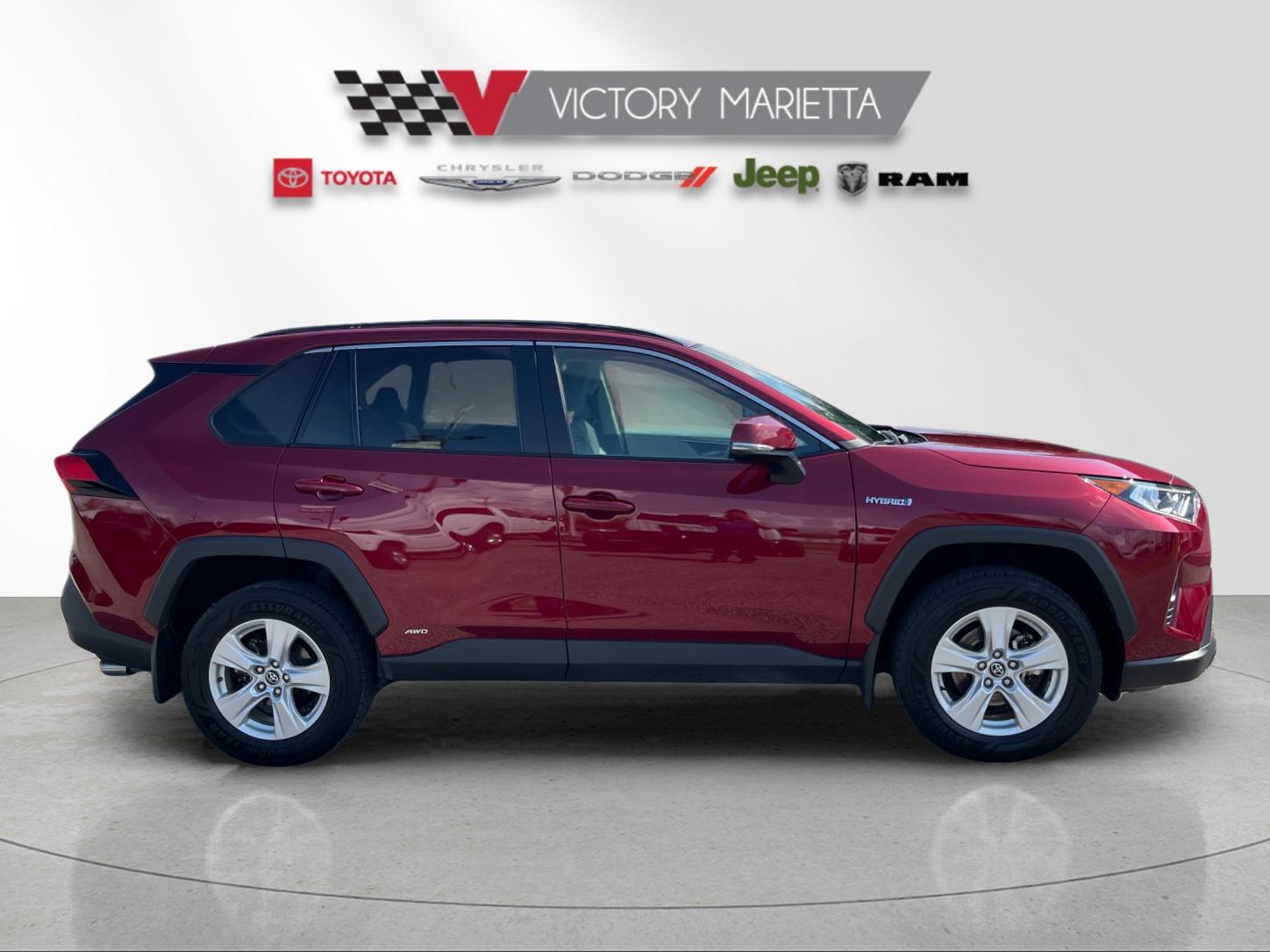 Used 2020 Pearl Toyota XLE image 6