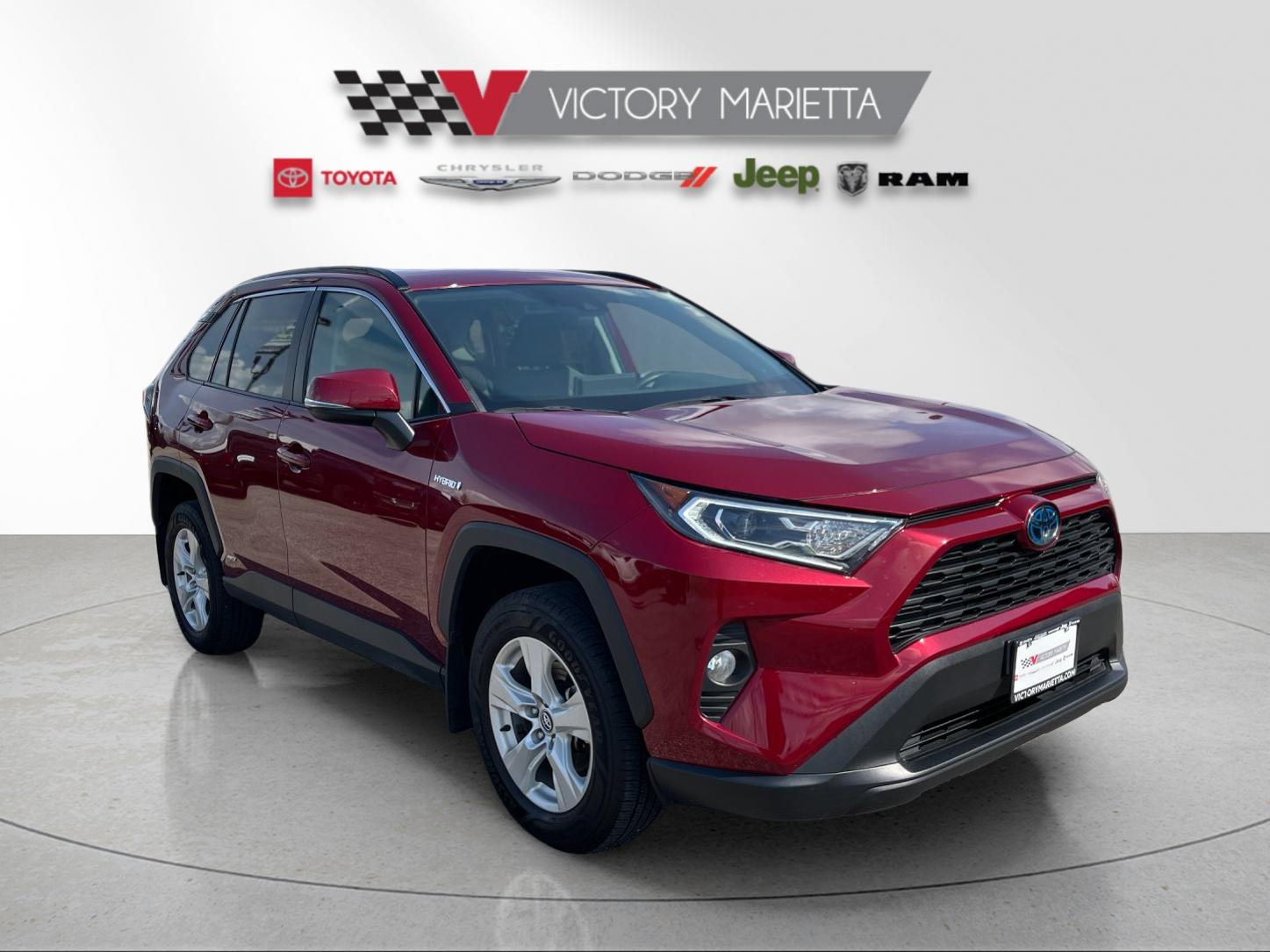Used 2020 Pearl Toyota XLE image 7