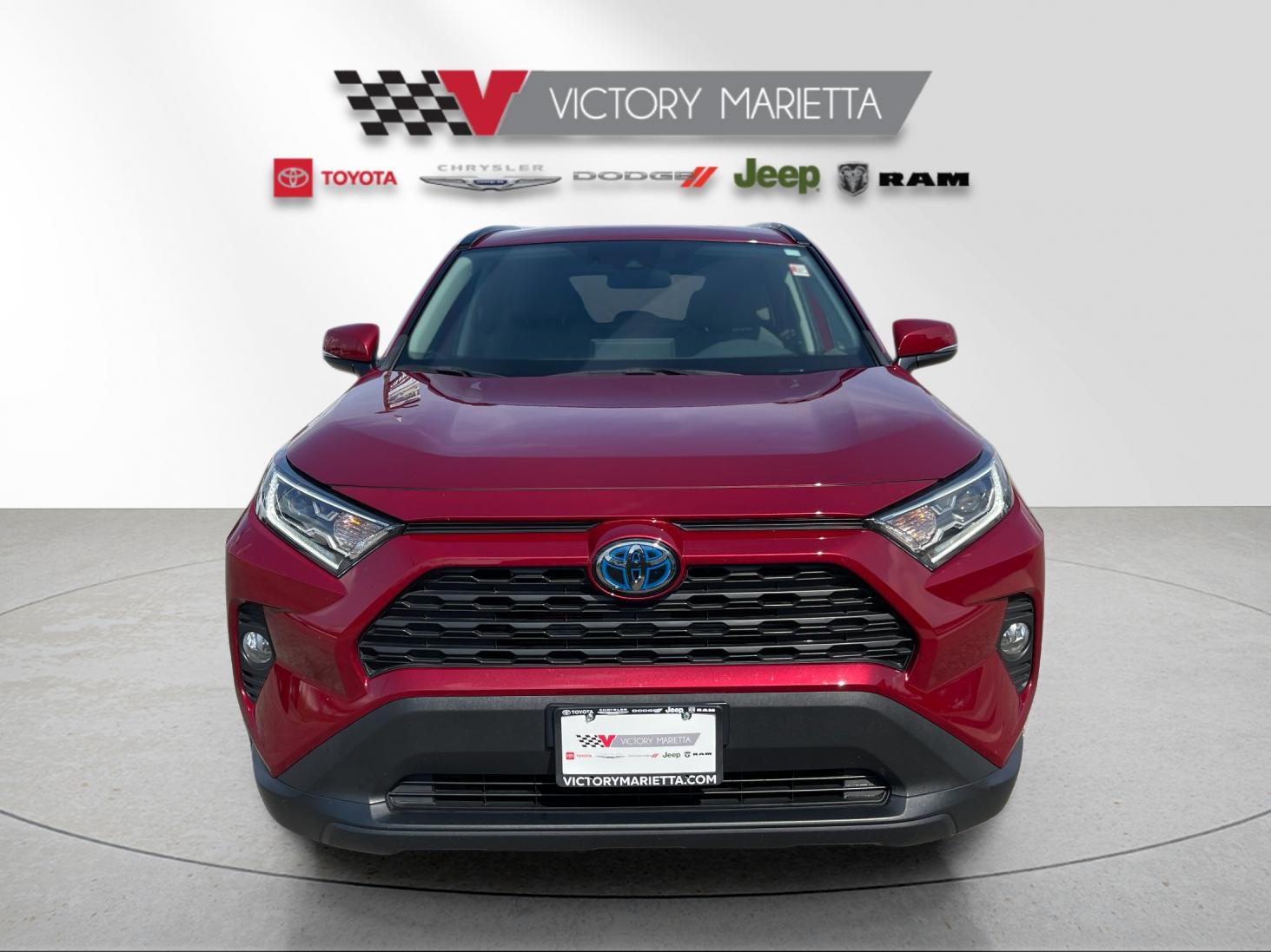 Used 2020 Pearl Toyota XLE image 8
