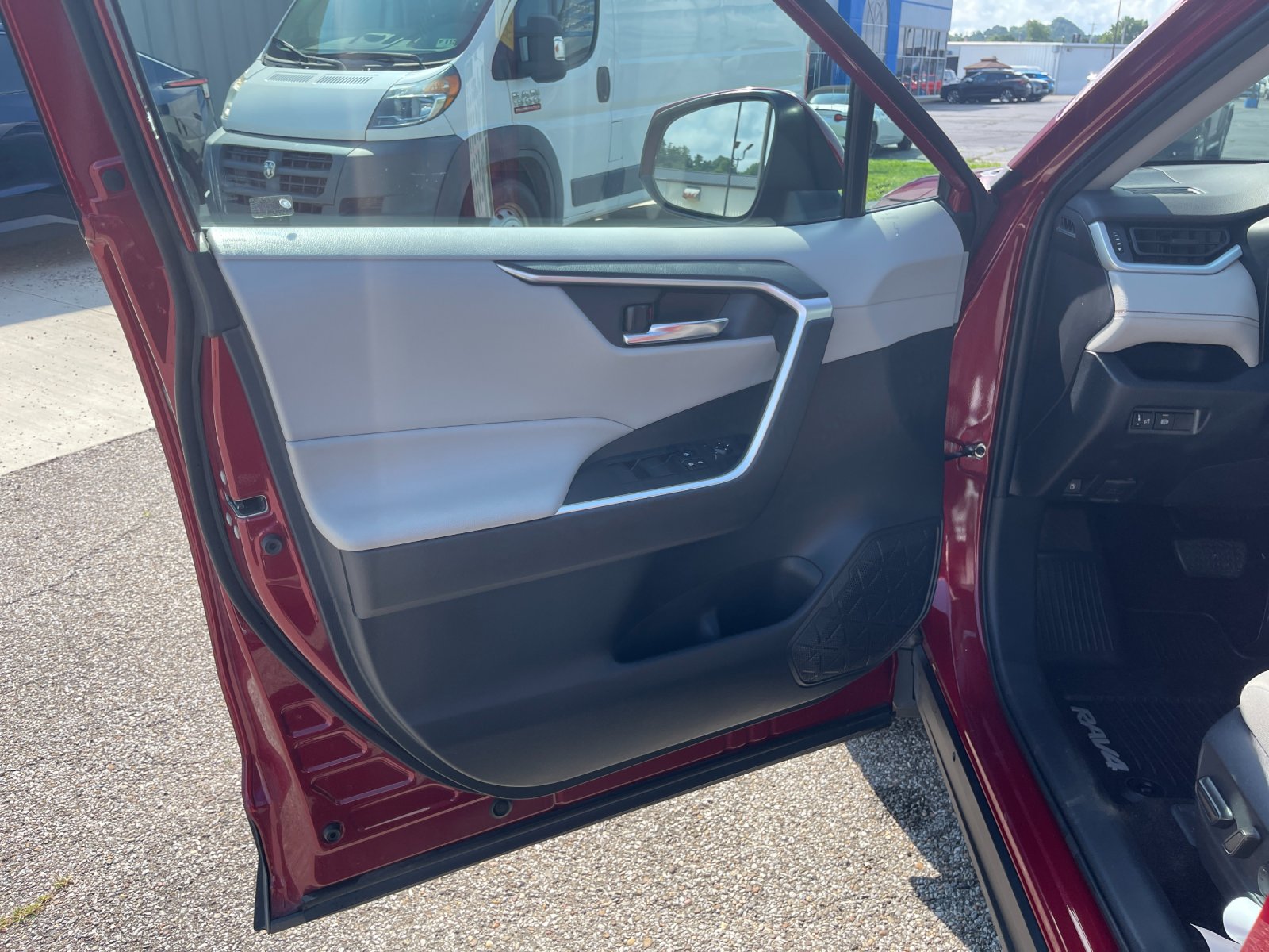 Used 2020 Pearl Toyota XLE image 11