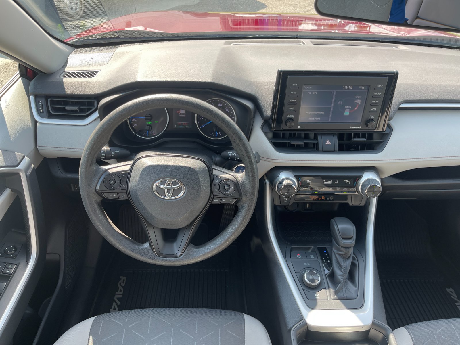 Used 2020 Pearl Toyota XLE image 16
