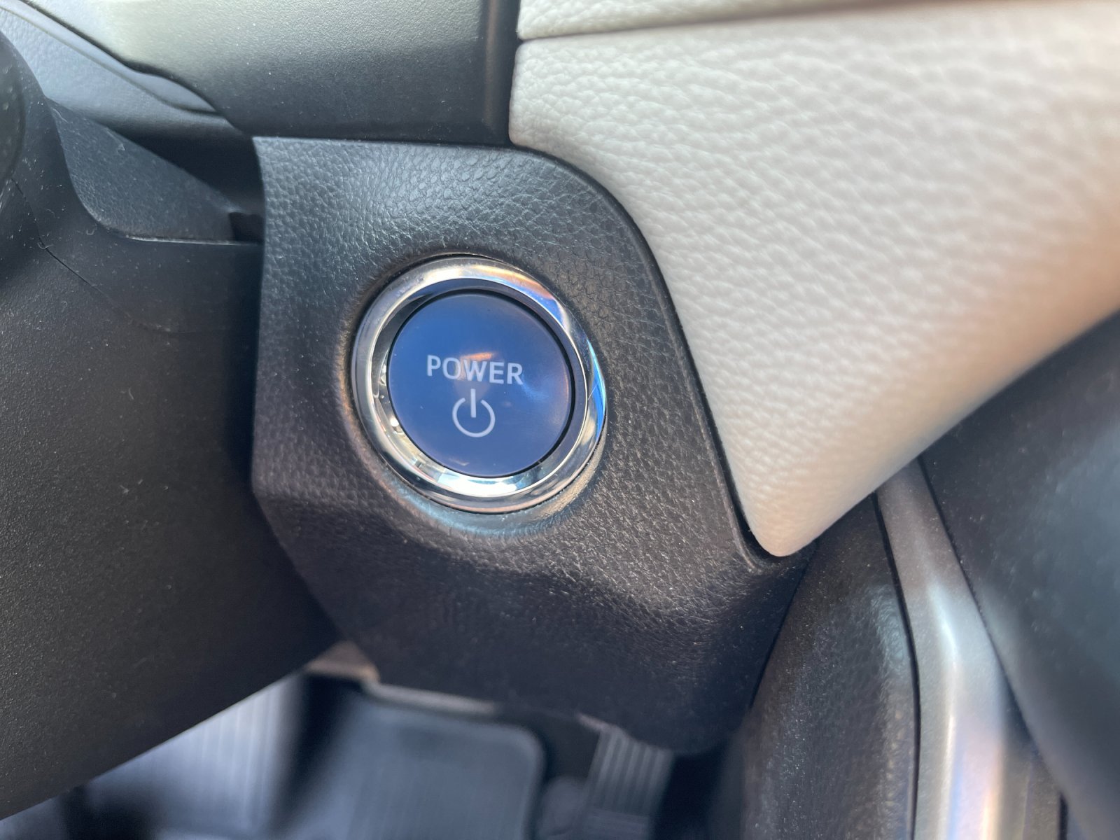Used 2020 Pearl Toyota XLE image 24