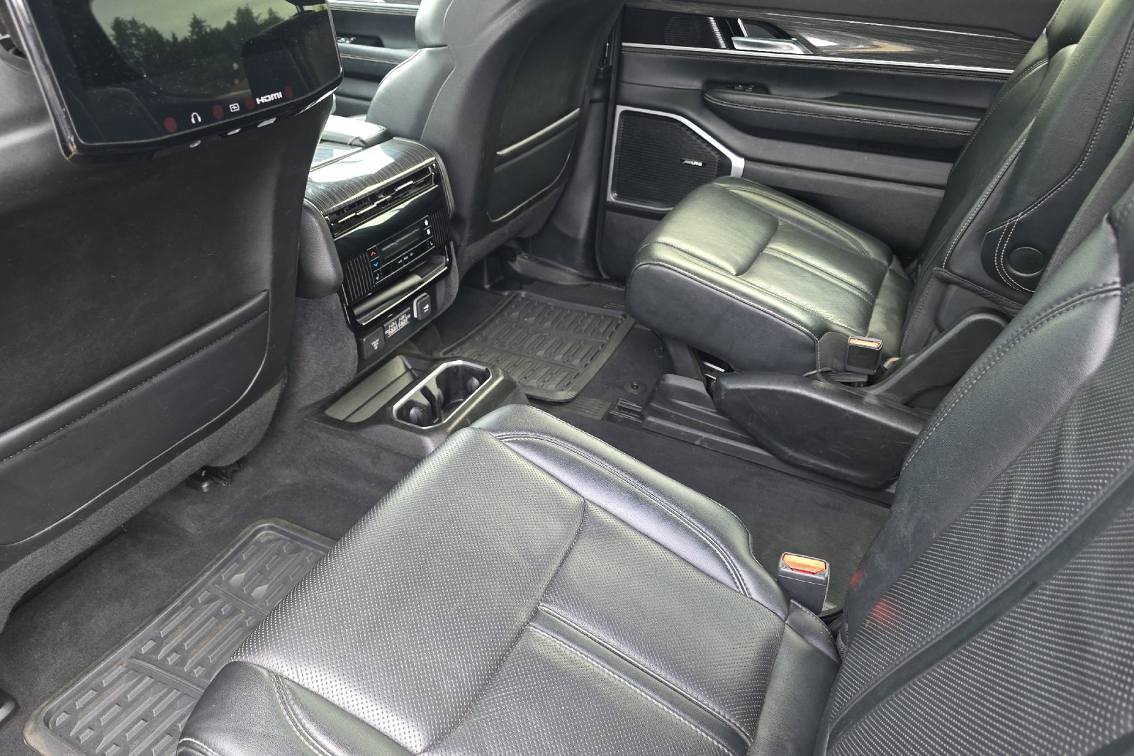 Used 2022 Black Jeep Series III image 9