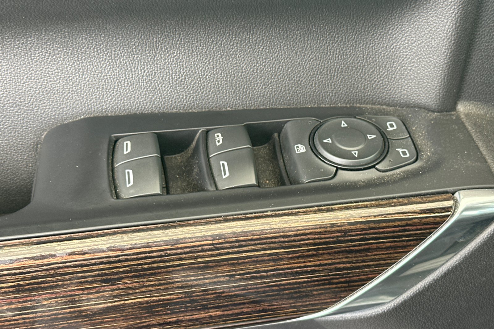 Used 2020 Gray GMC Elevation image 13