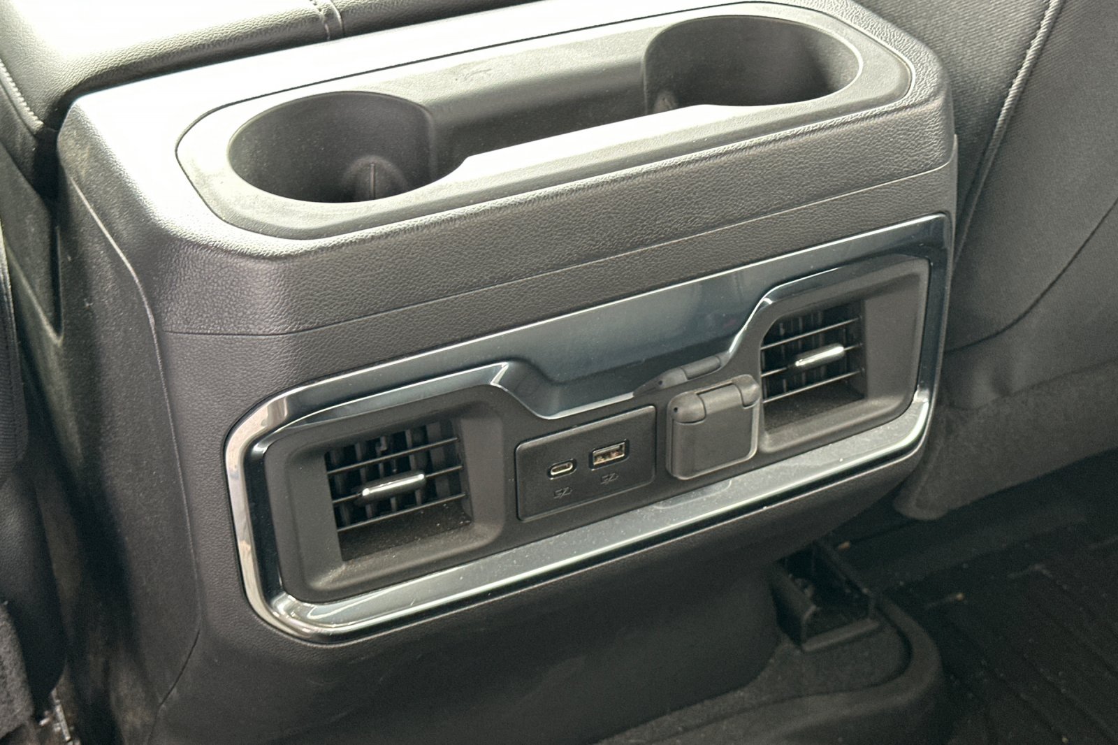 Used 2020 Gray GMC Elevation image 15