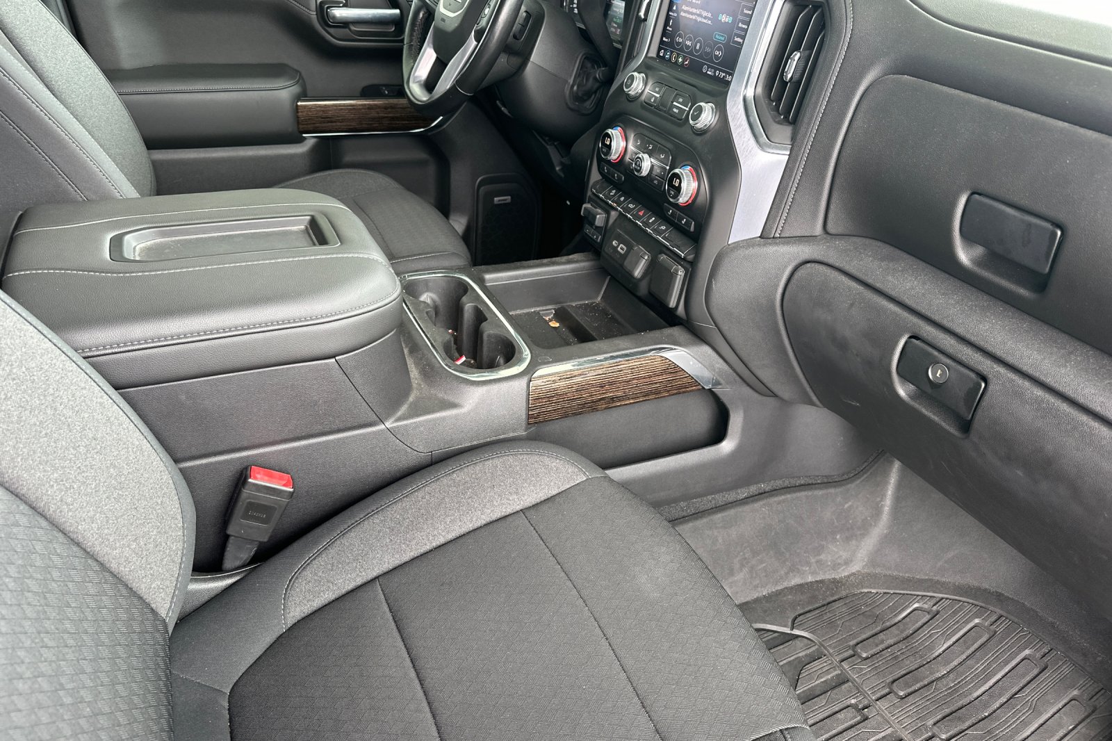Used 2020 Gray GMC Elevation image 18