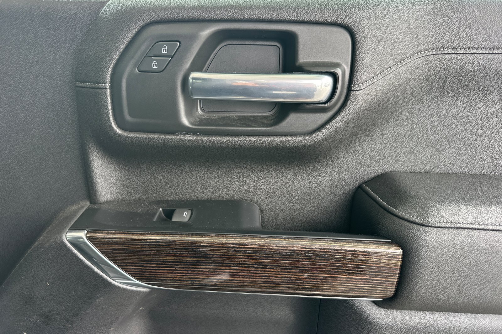 Used 2020 Gray GMC Elevation image 20