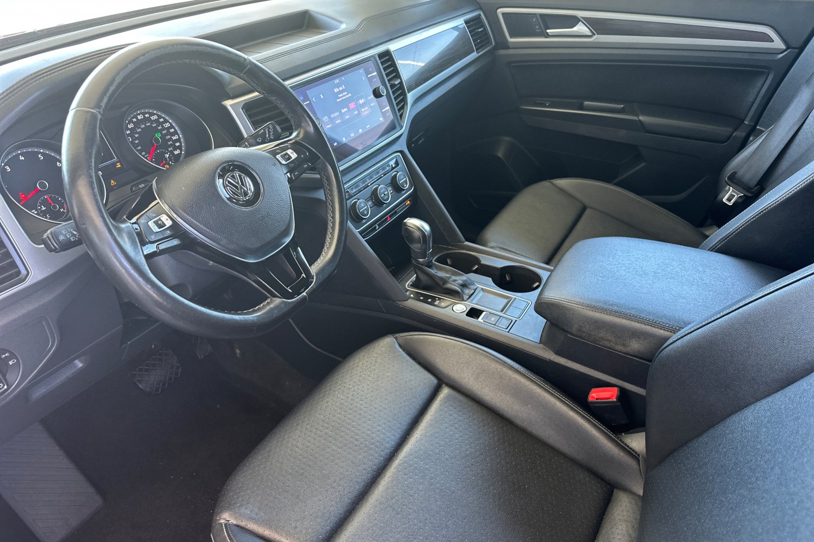 Used 2018 Red Volkswagen 3.6L V6 SE image 11