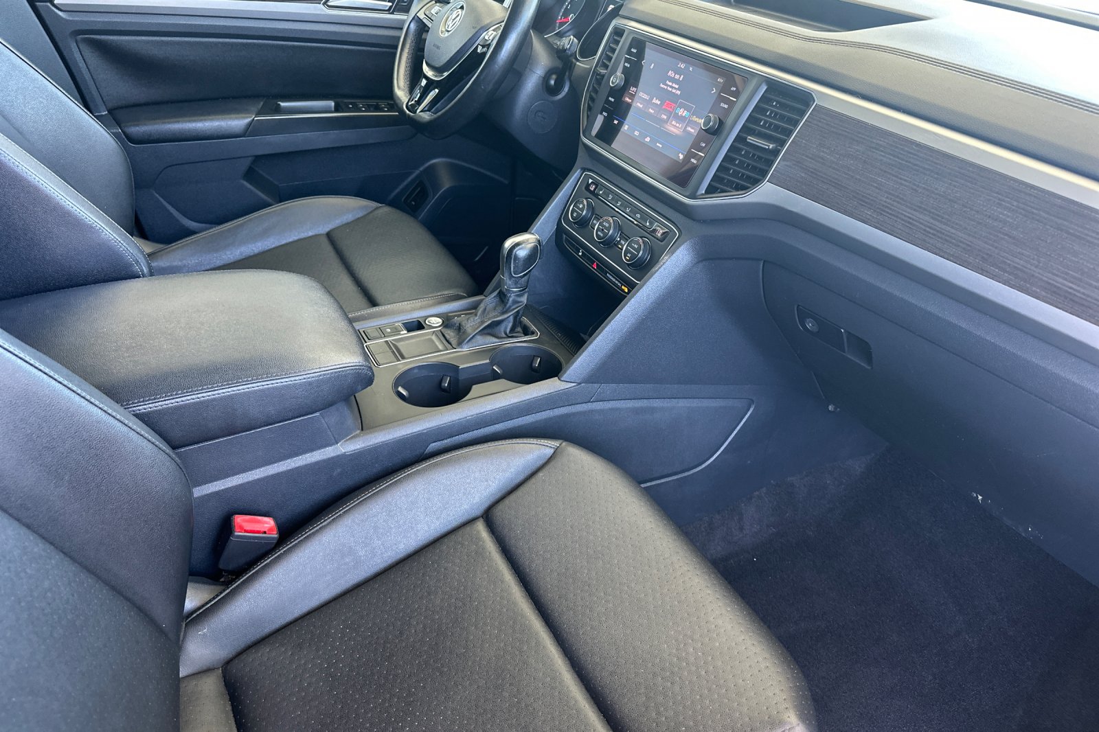 Used 2018 Red Volkswagen 3.6L V6 SE image 20