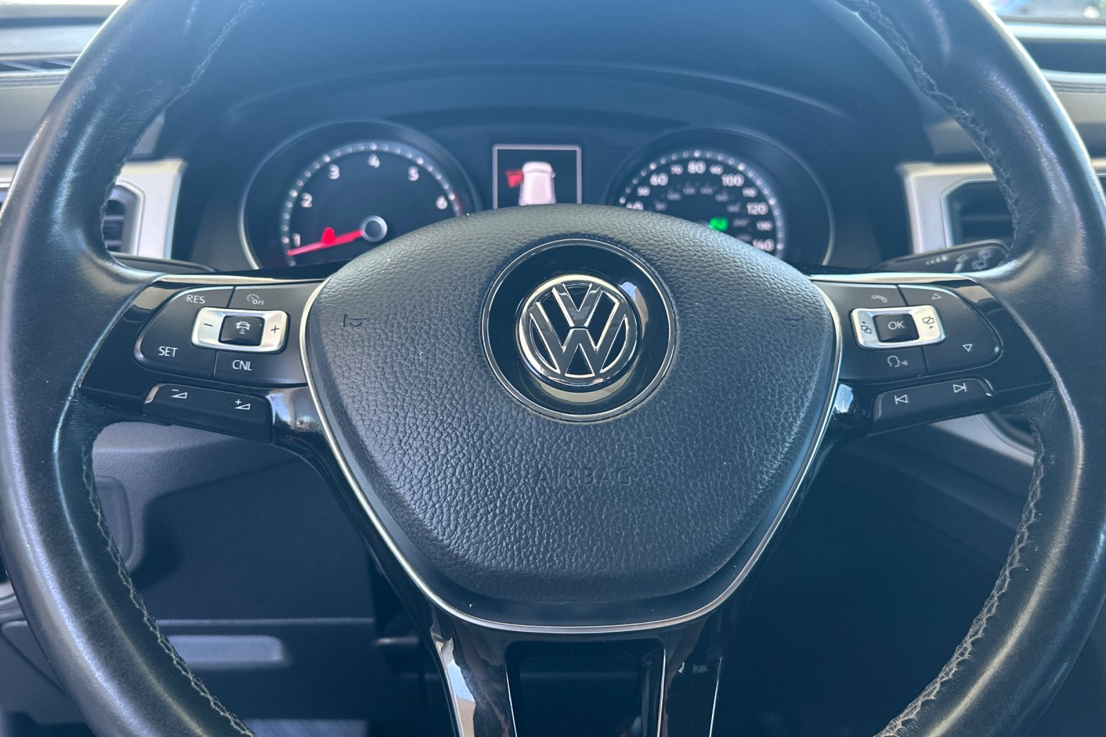 Used 2018 Red Volkswagen 3.6L V6 SE image 28