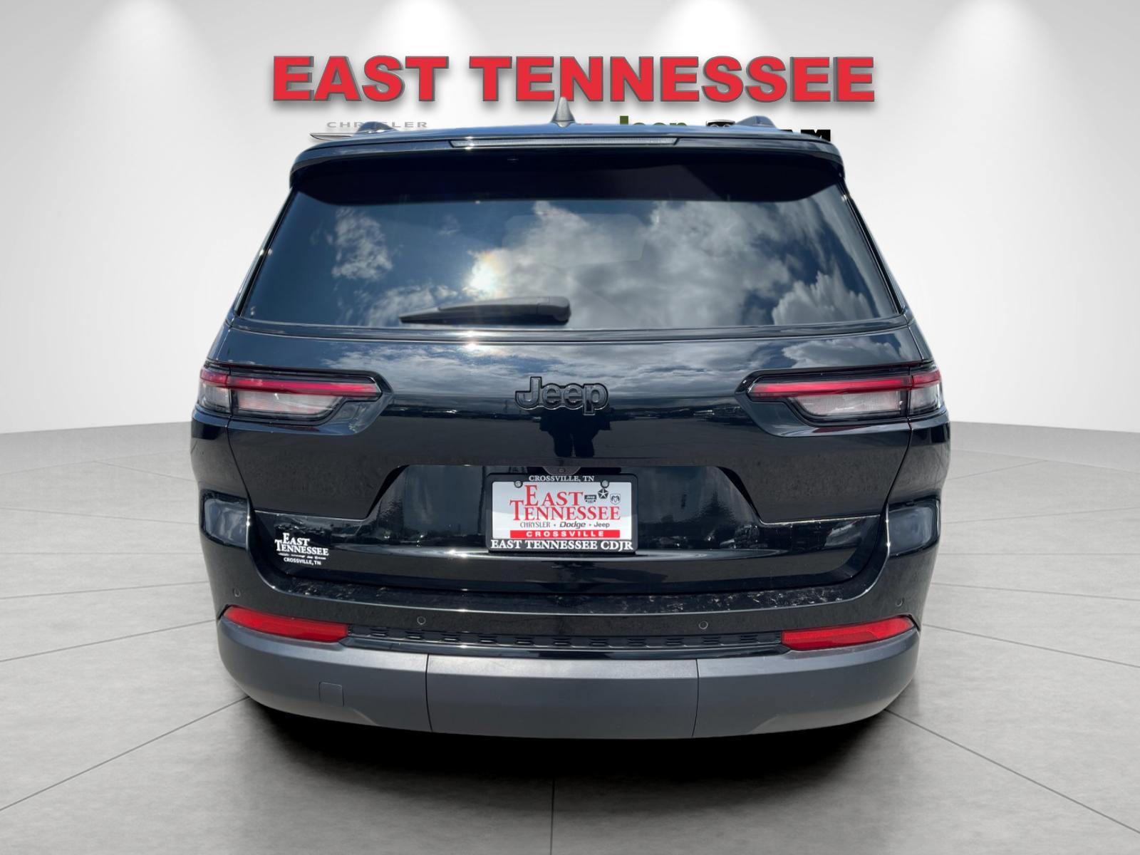 Used 2024 Black Jeep Altitude X image 4