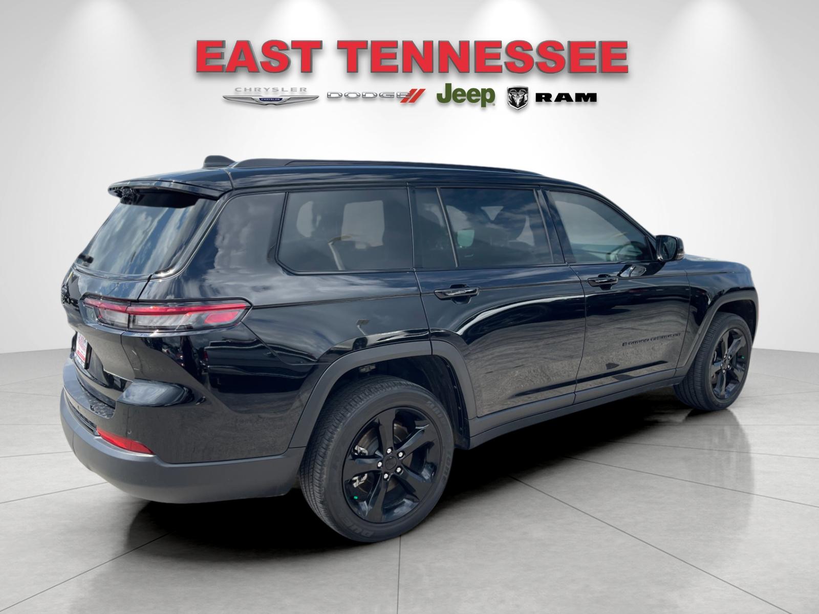 Used 2024 Black Jeep Altitude X image 3