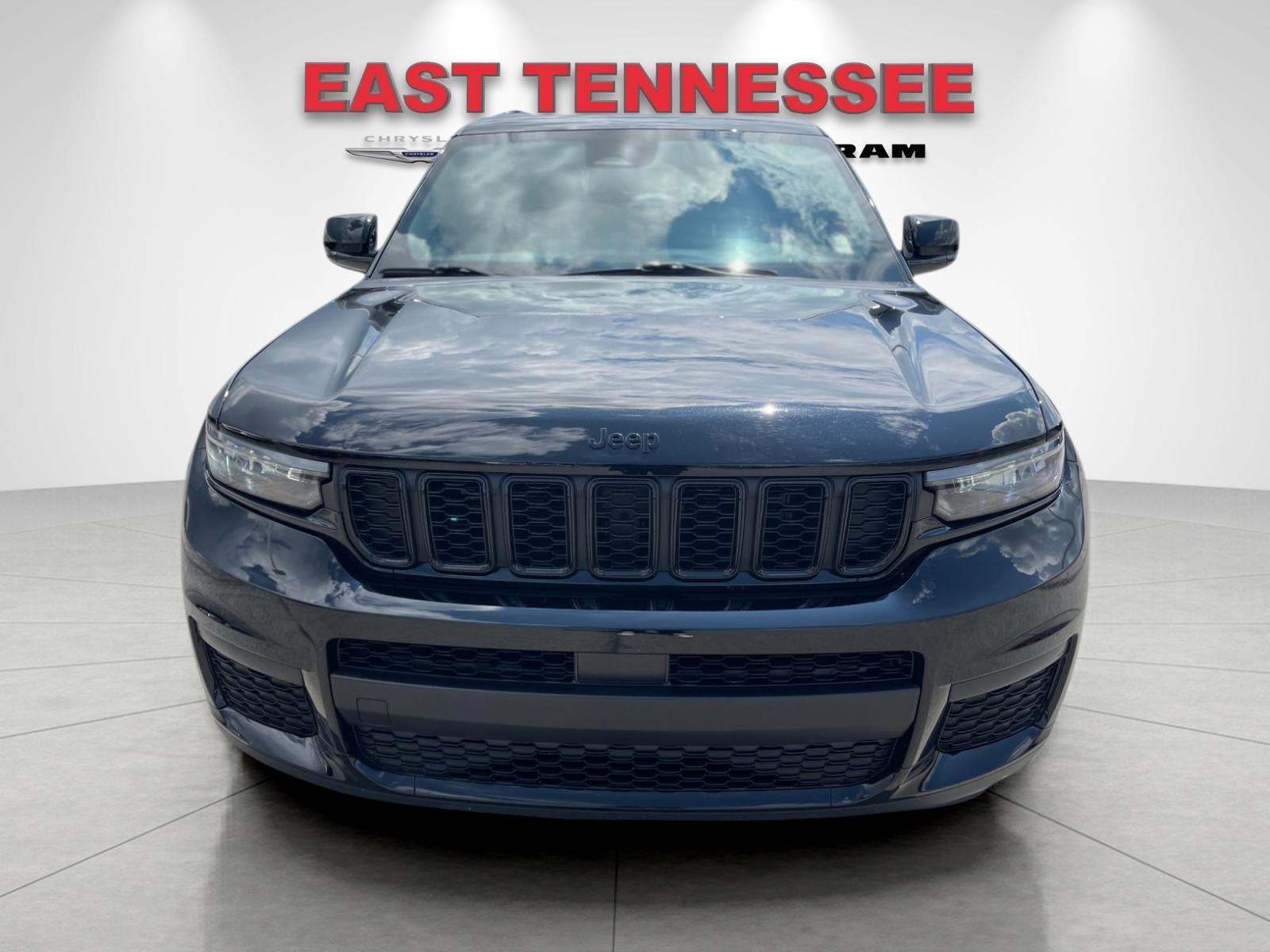 Used 2024 Black Jeep Altitude X image 9