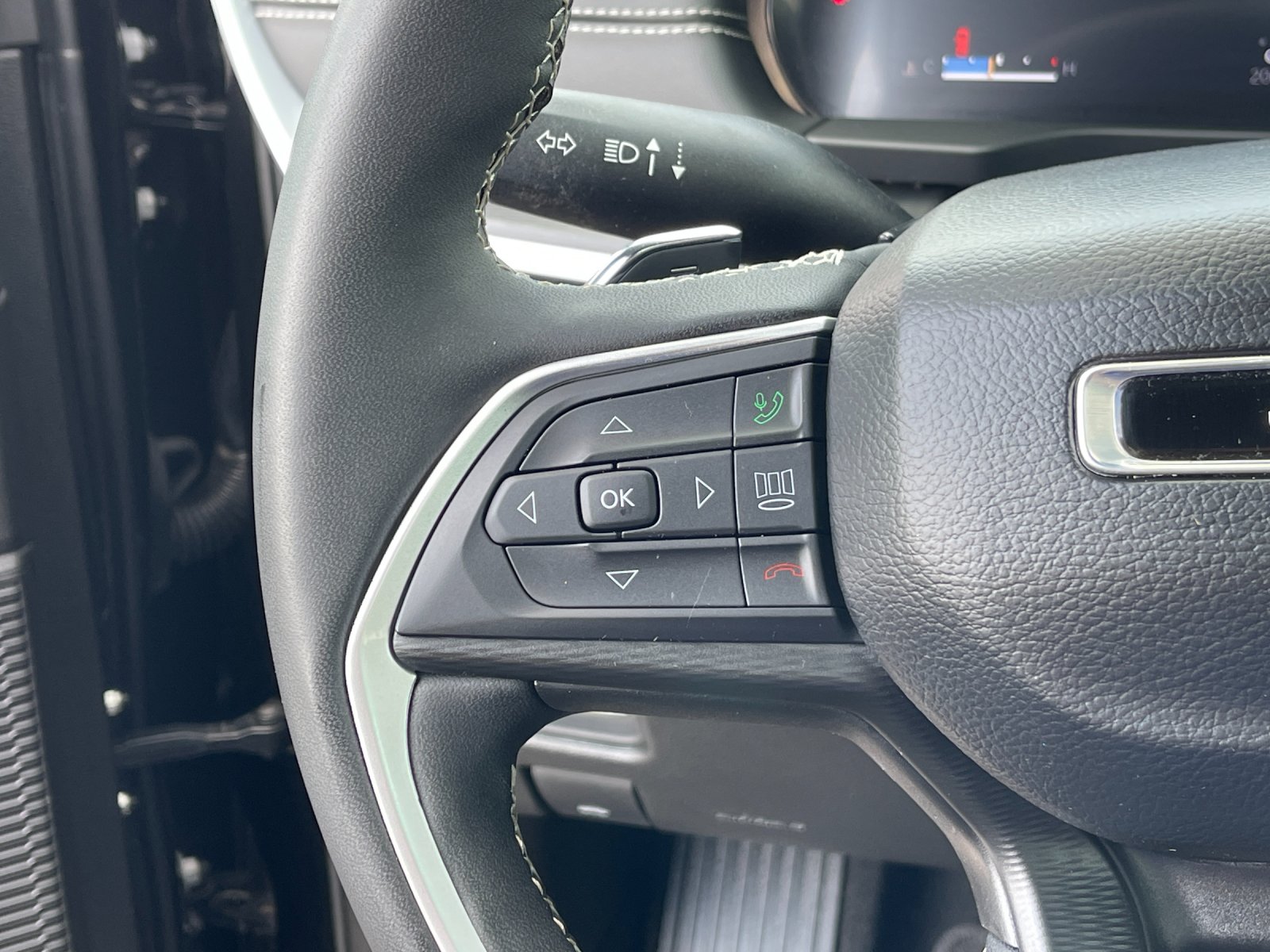 Used 2024 Black Jeep Altitude X image 28