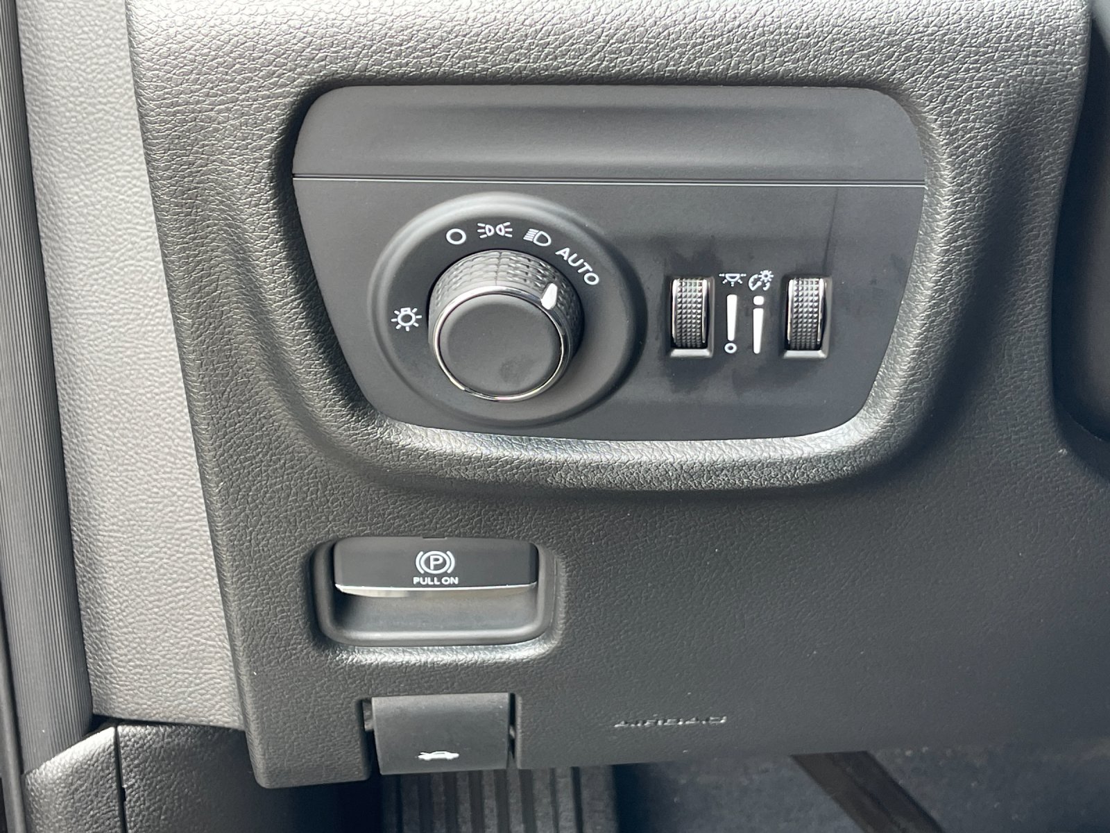Used 2024 Black Jeep Altitude X image 32