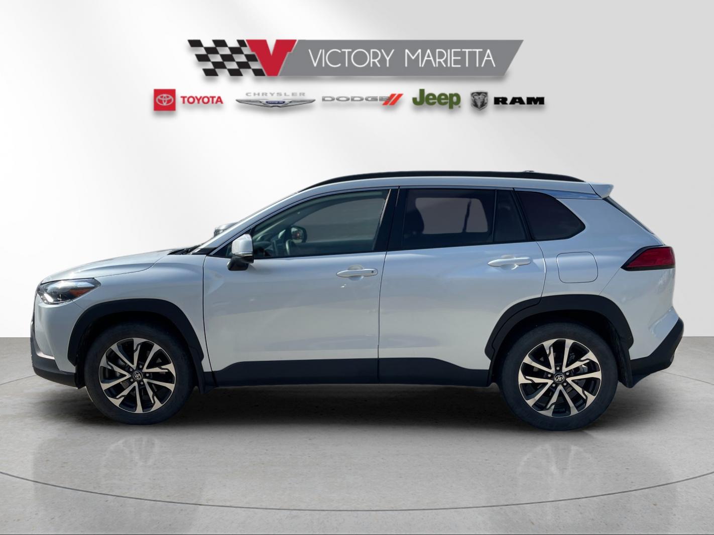 Used 2023 Beige Toyota XLE image 2
