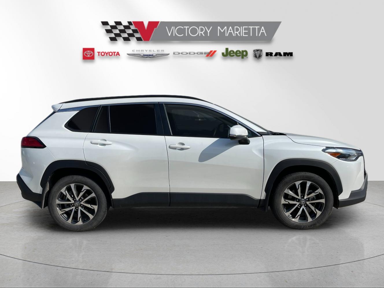 Used 2023 Beige Toyota XLE image 6
