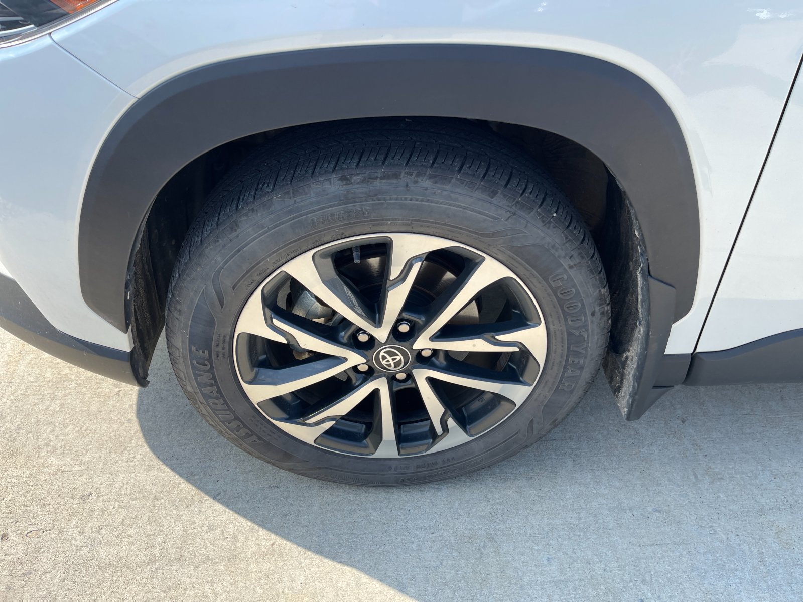 Used 2023 Beige Toyota XLE image 9