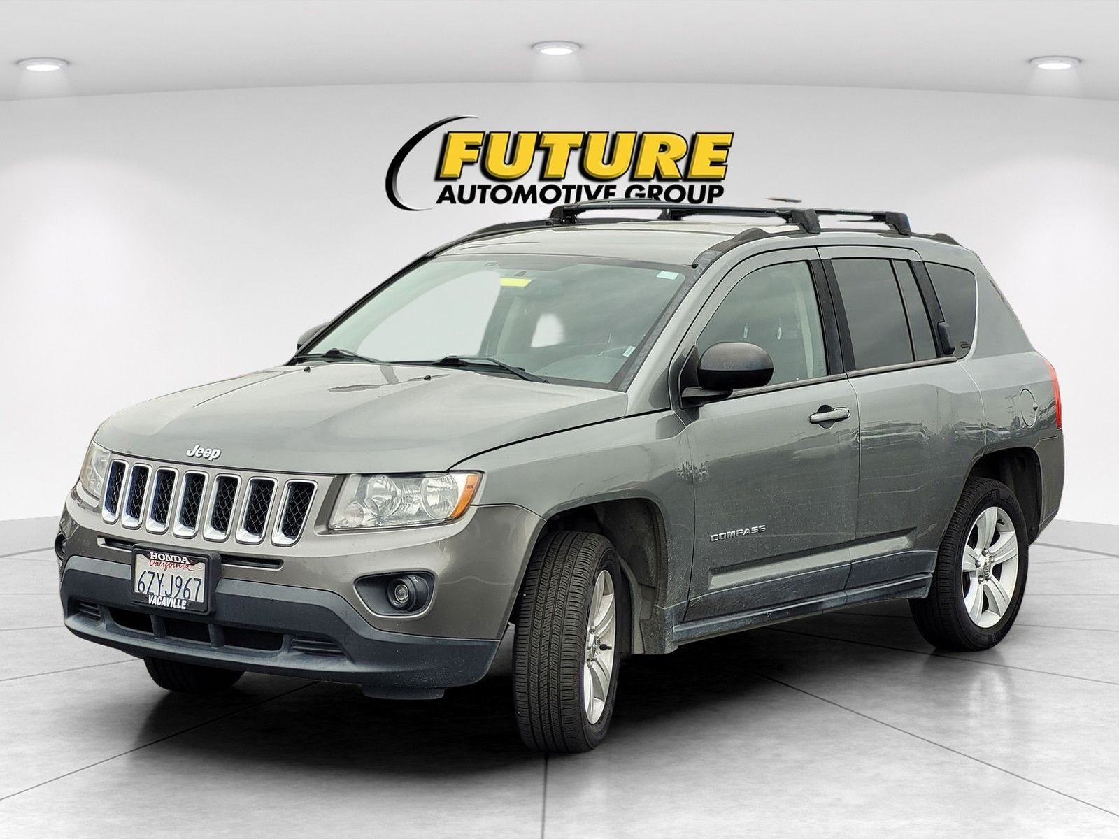 Used 2013 Gray Jeep Latitude image 4