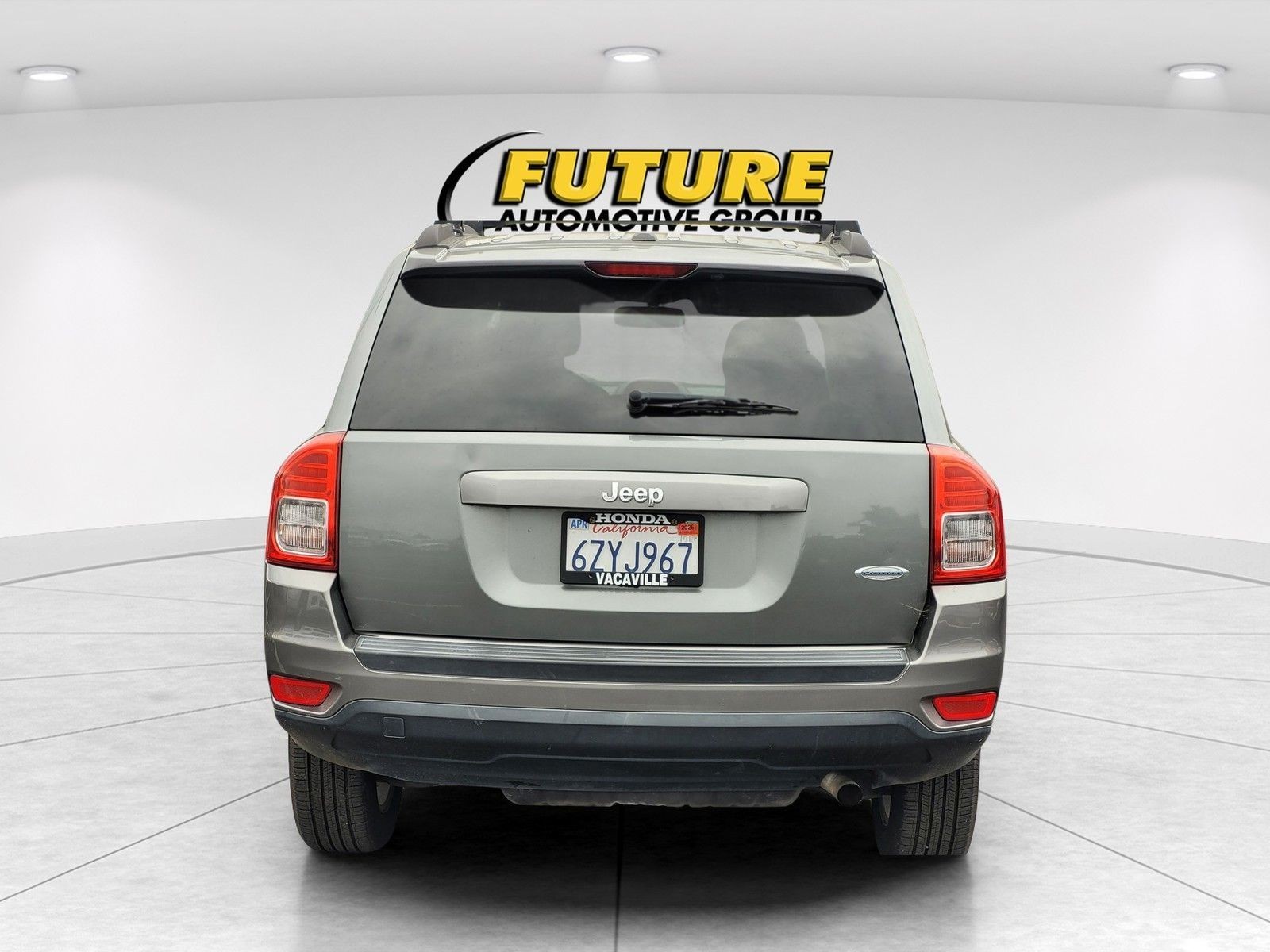 Used 2013 Gray Jeep Latitude image 6