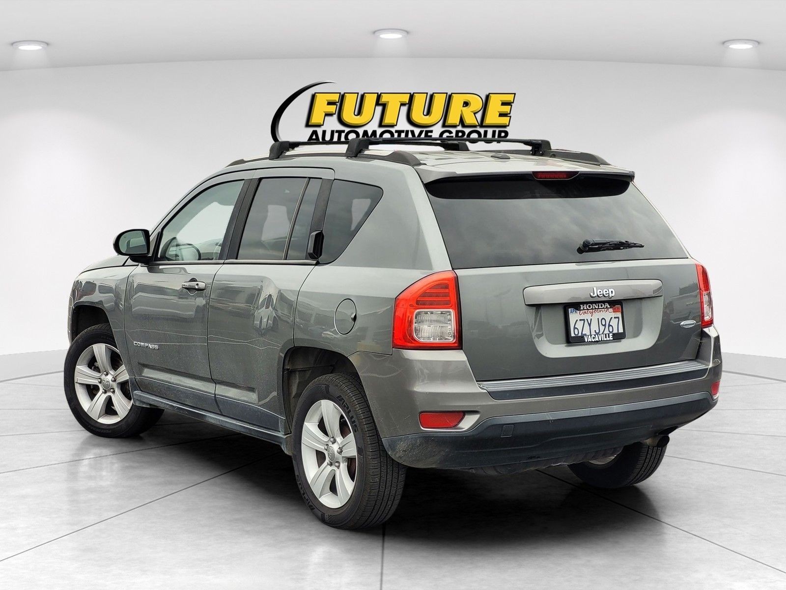 Used 2013 Gray Jeep Latitude image 7