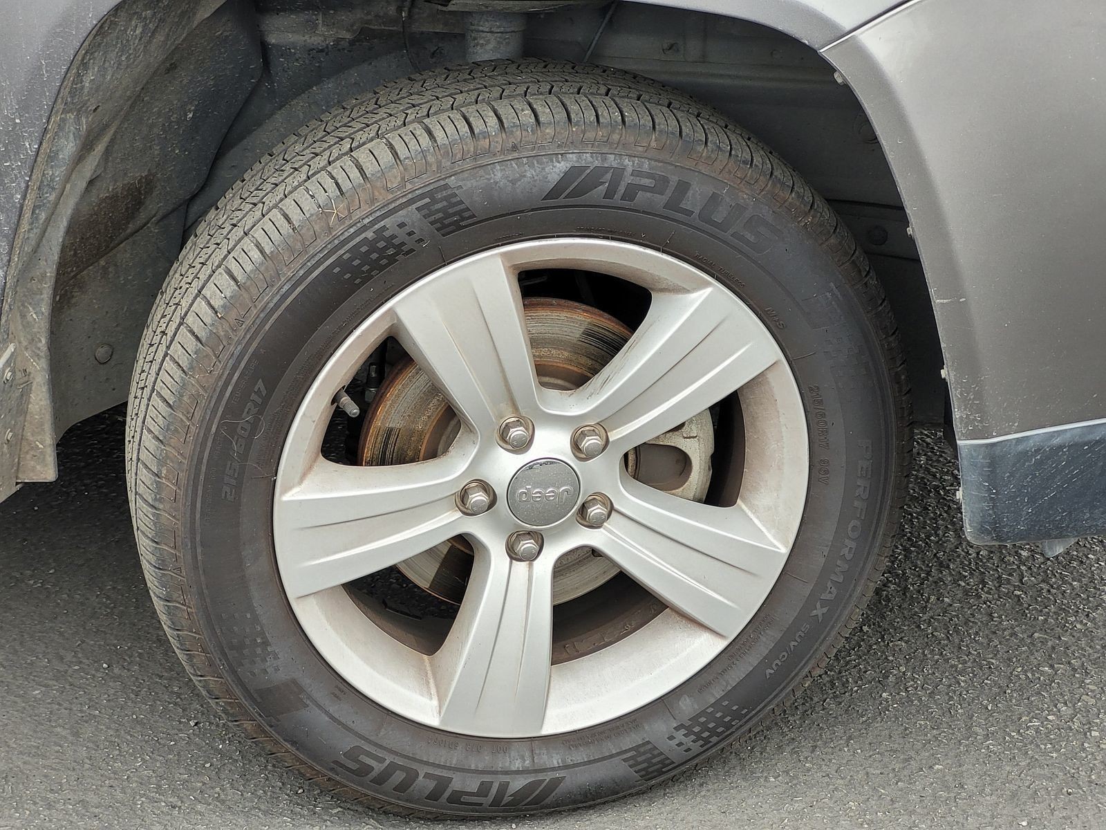 Used 2013 Gray Jeep Latitude image 11