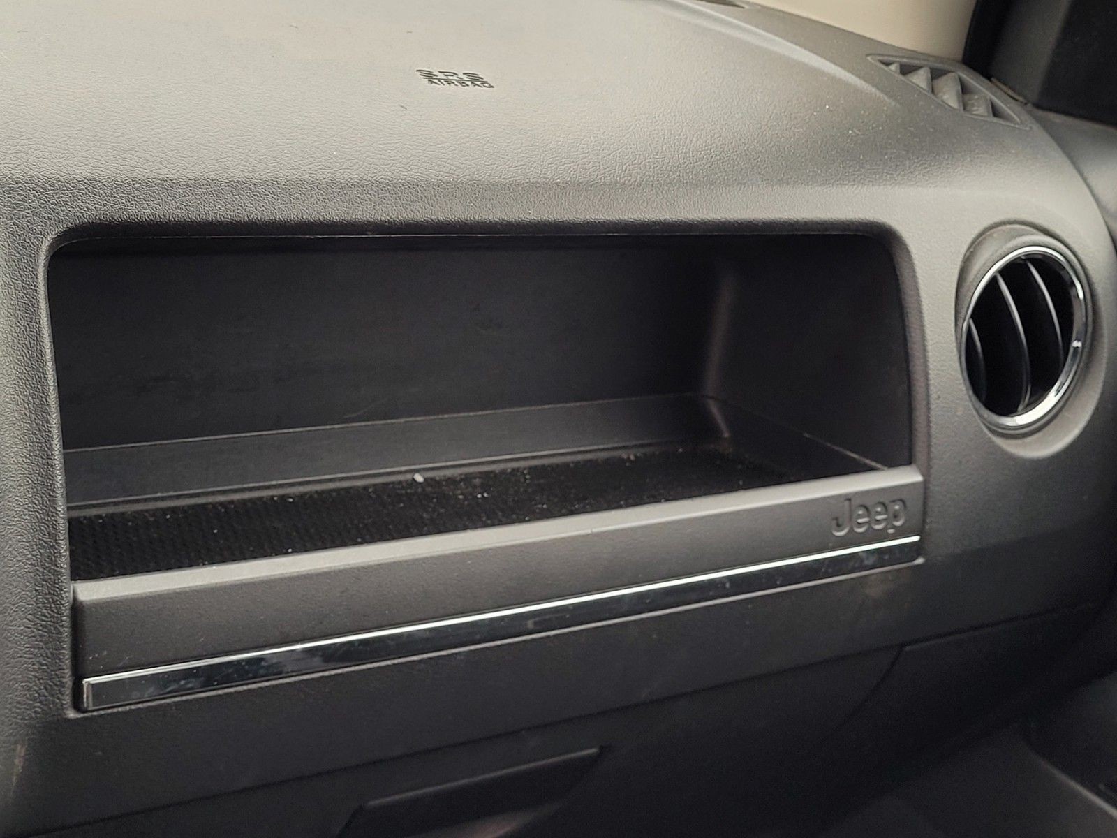 Used 2013 Gray Jeep Latitude image 27