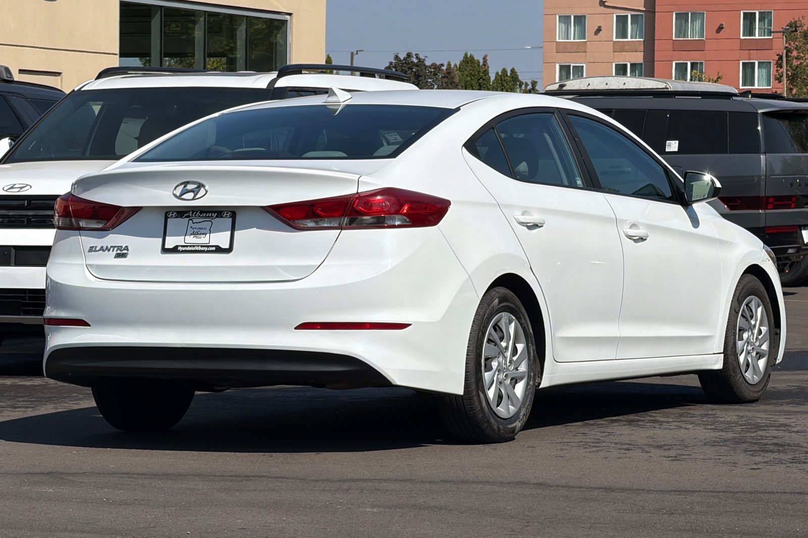 Used 2017 White Hyundai SE image 4