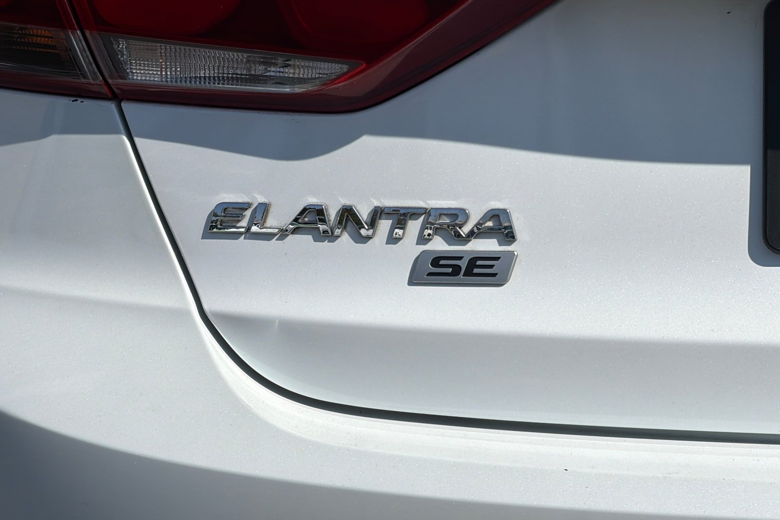 Used 2017 White Hyundai SE image 20