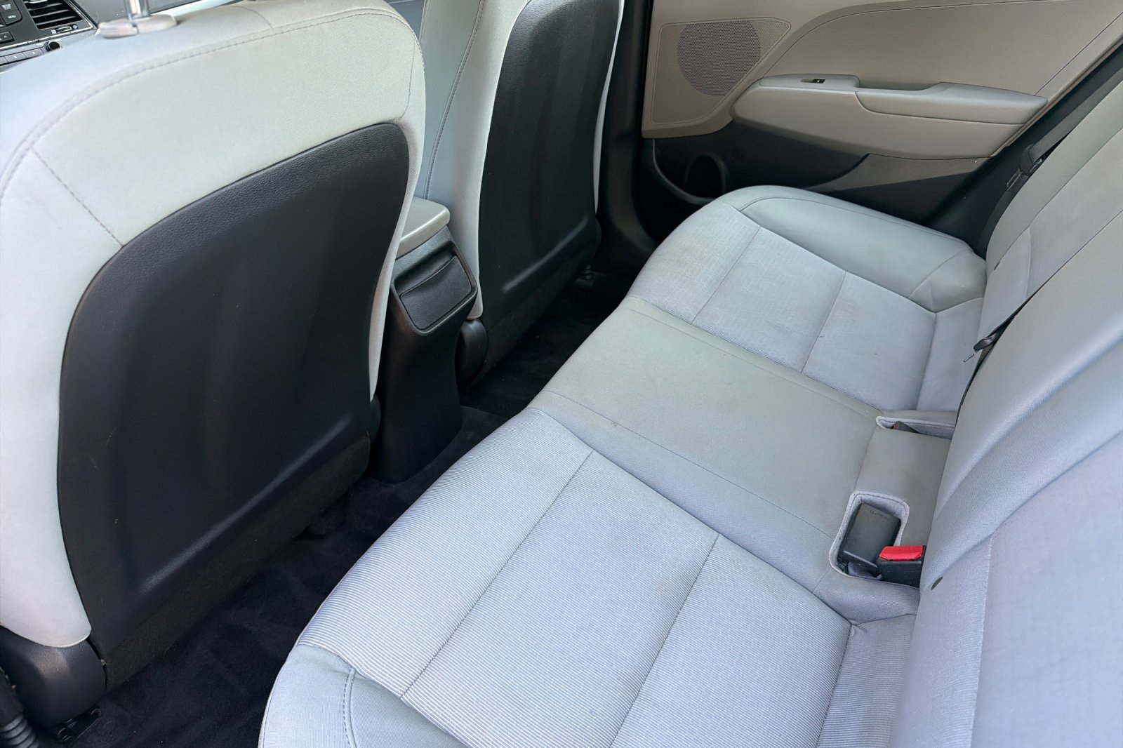 Used 2017 White Hyundai SE image 9