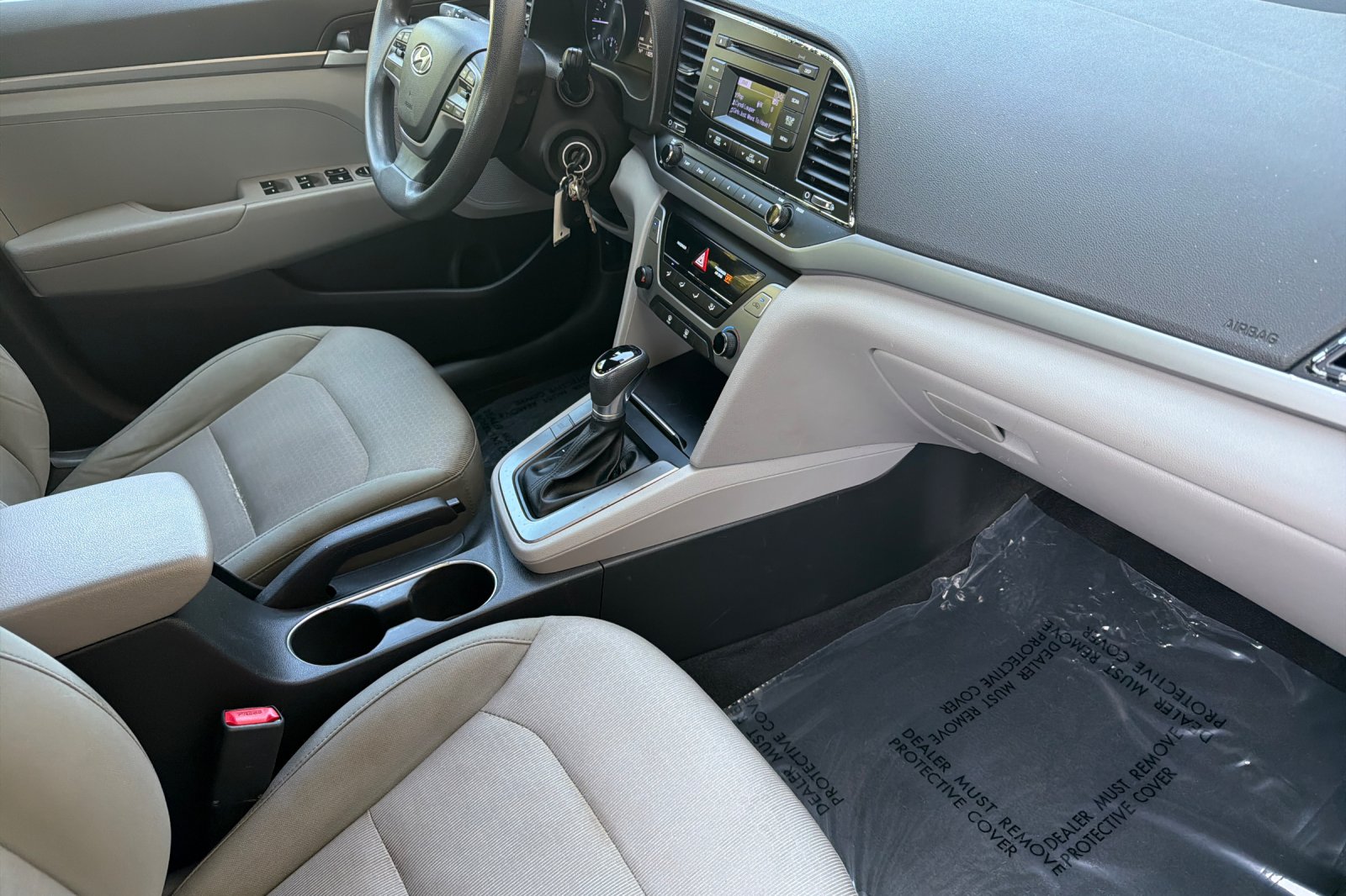 Used 2017 White Hyundai SE image 12