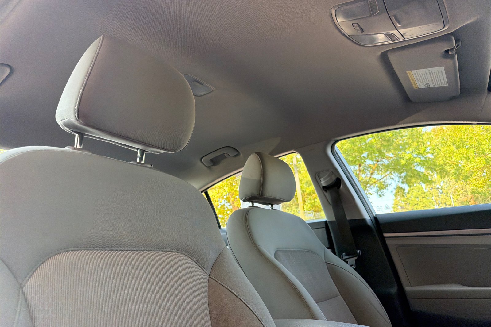 Used 2017 White Hyundai SE image 13