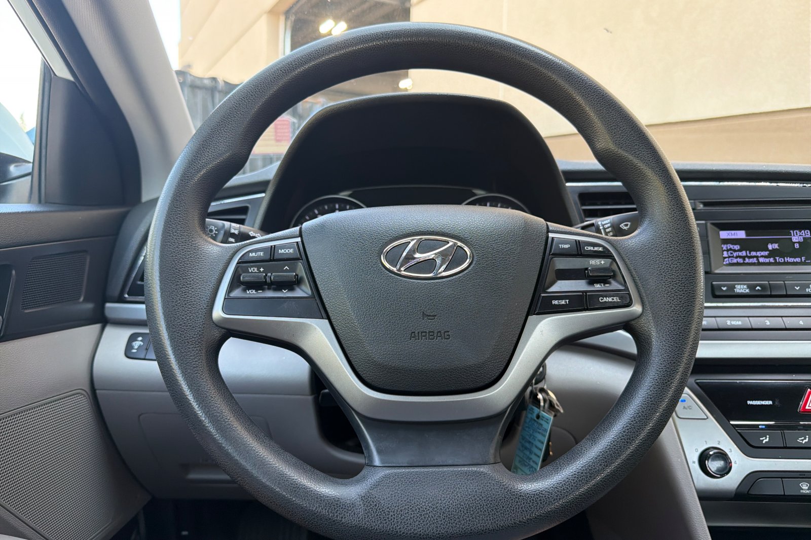 Used 2017 White Hyundai SE image 17