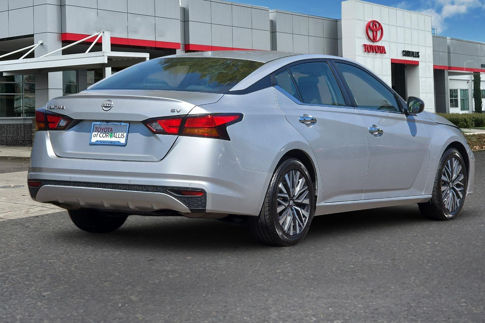 Used 2024 Silver Nissan 2.5 SV image 4