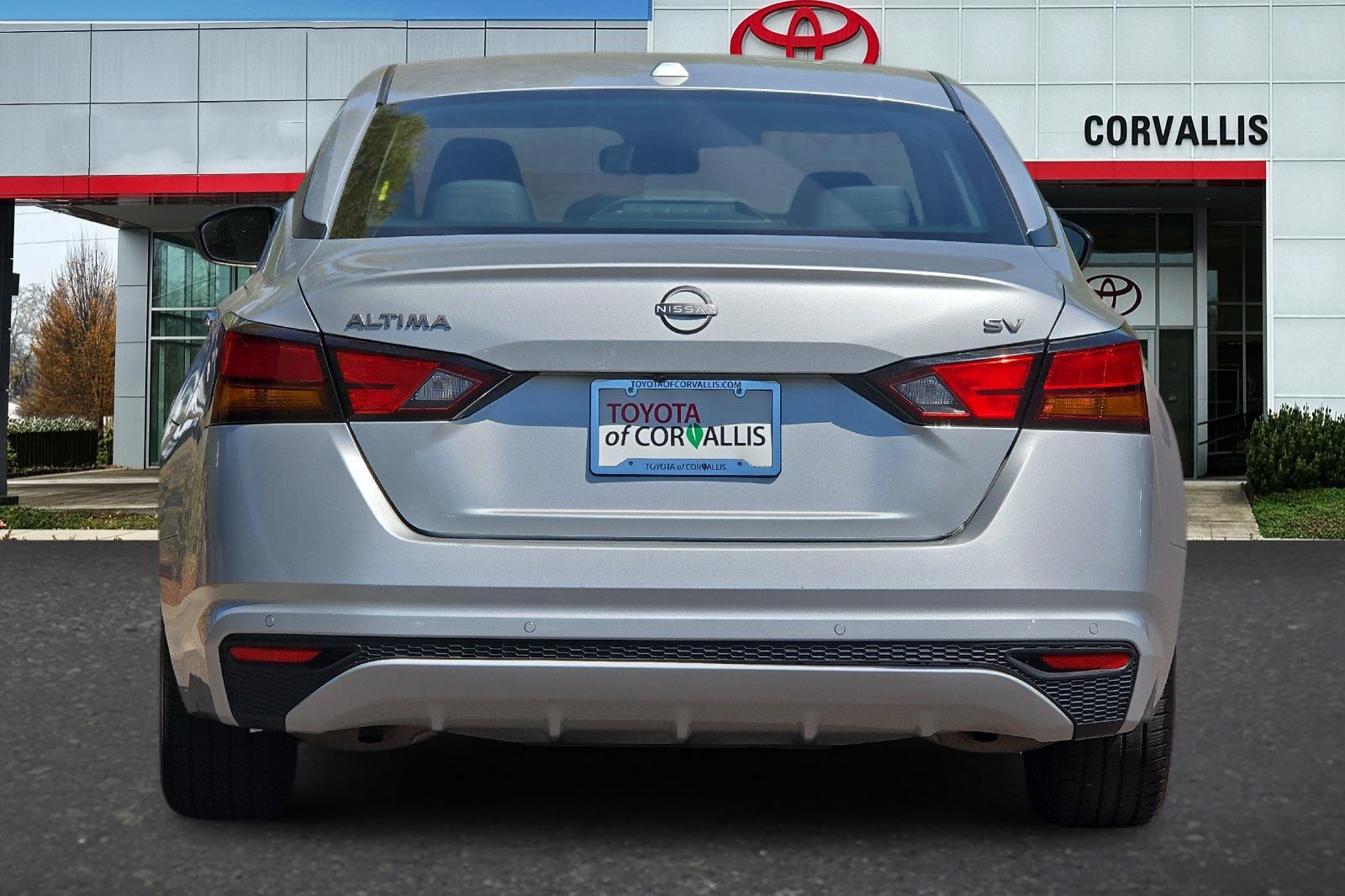 Used 2024 Silver Nissan 2.5 SV image 5