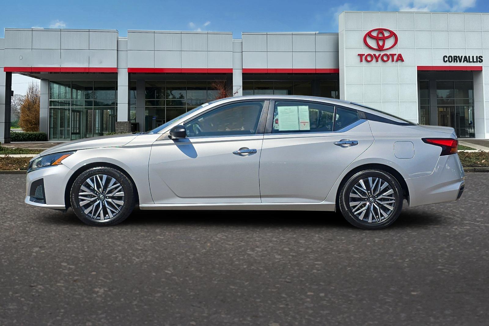 Used 2024 Silver Nissan 2.5 SV image 7