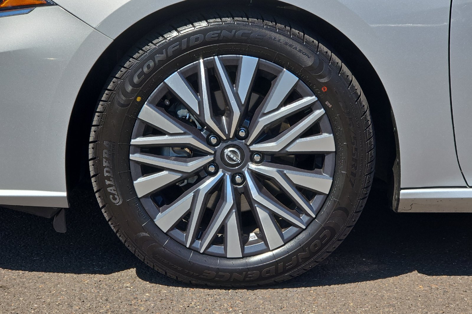 Used 2024 Silver Nissan 2.5 SV image 25