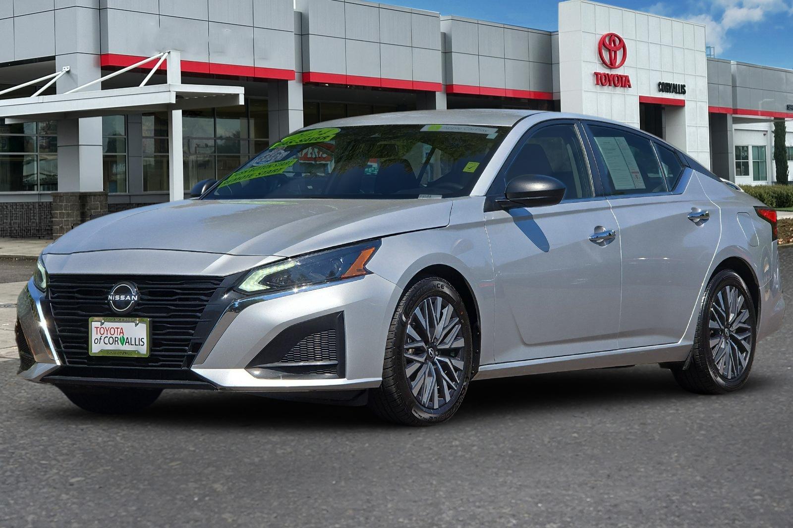 Used 2024 Silver Nissan 2.5 SV image 8