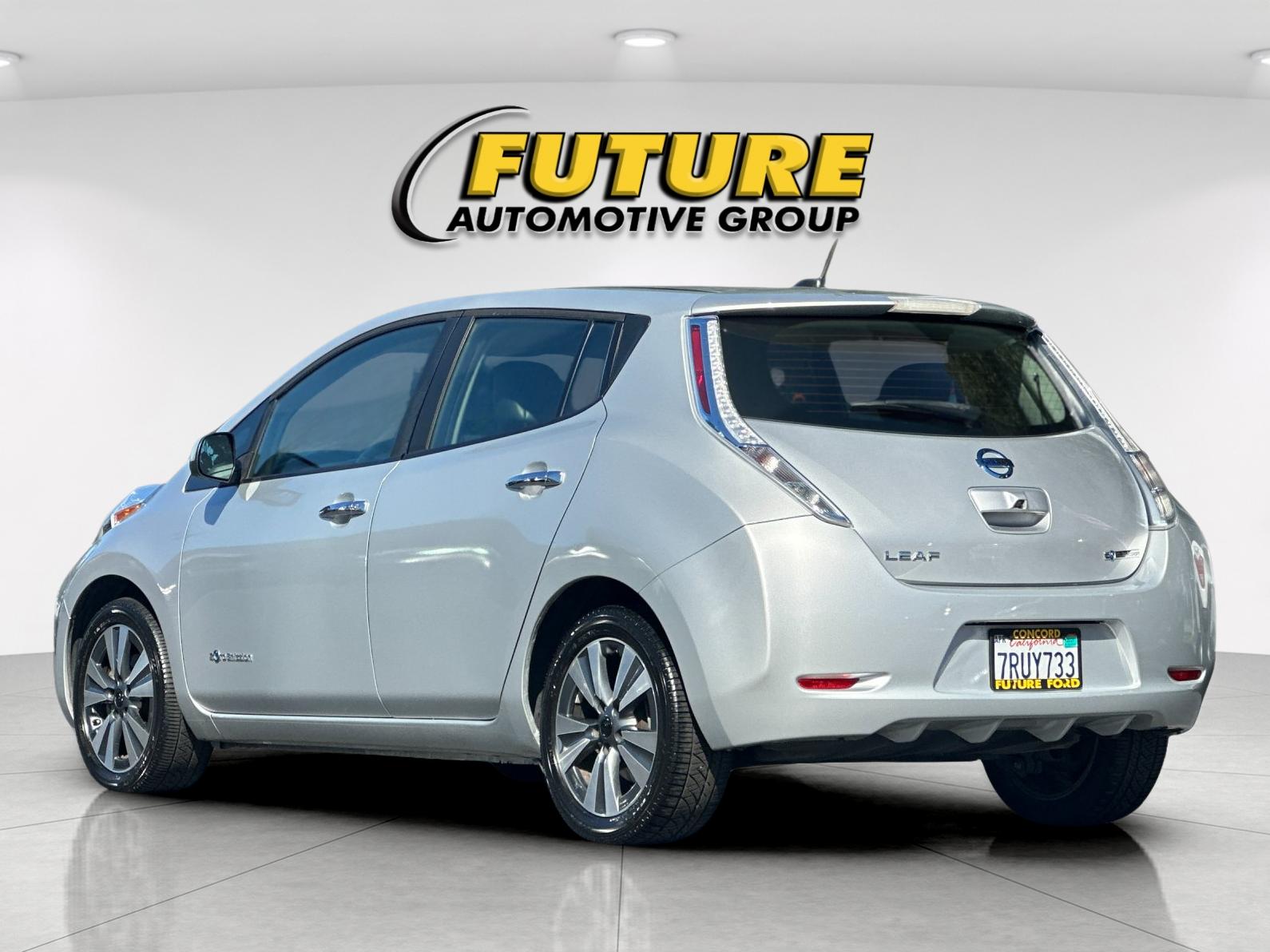 Used 2013 Silver Nissan SL image 5